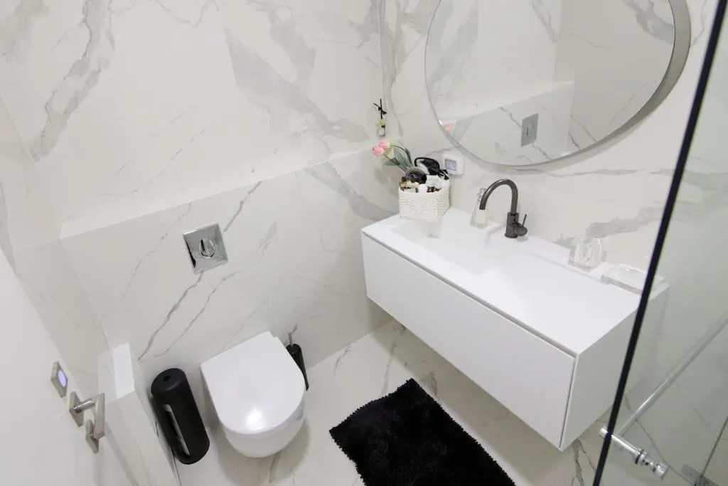 The Penthouse Of Haneviim court