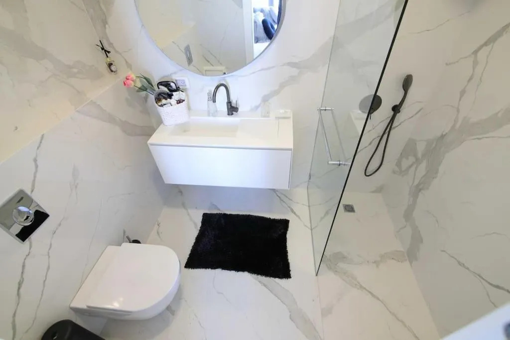 The Penthouse Of Haneviim court