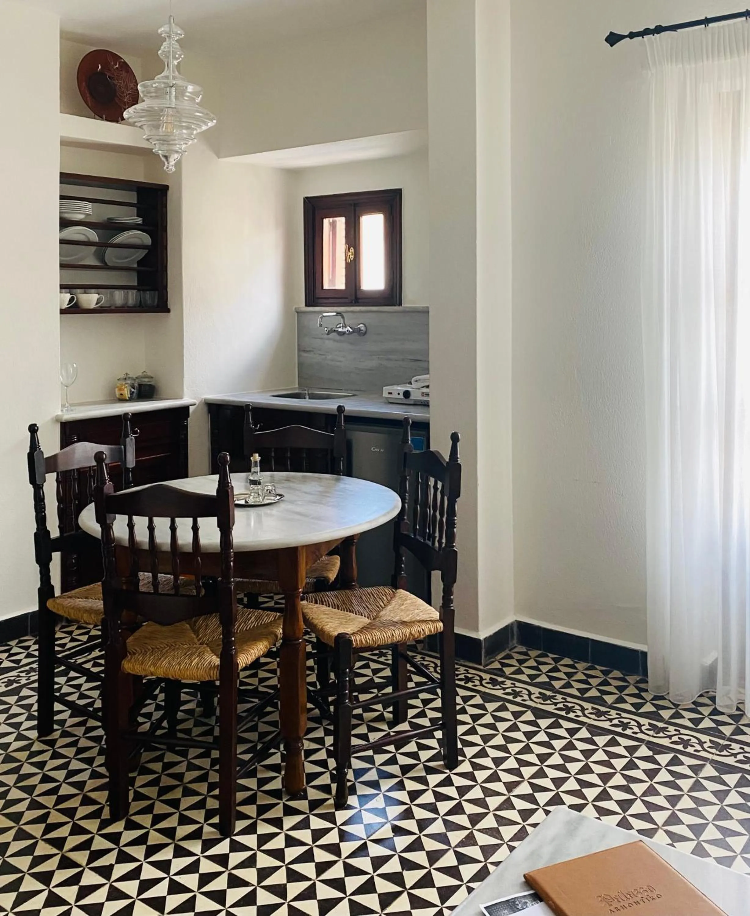 Kitchen or kitchenette in Palazzo Arhontiko Apartments