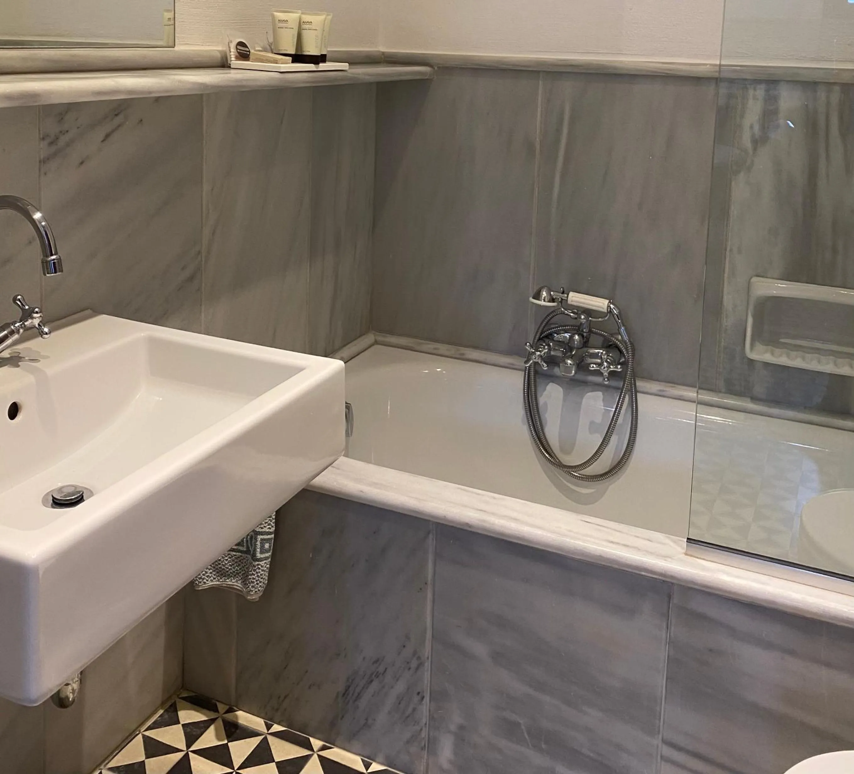 Bathroom in Palazzo Arhontiko Apartments