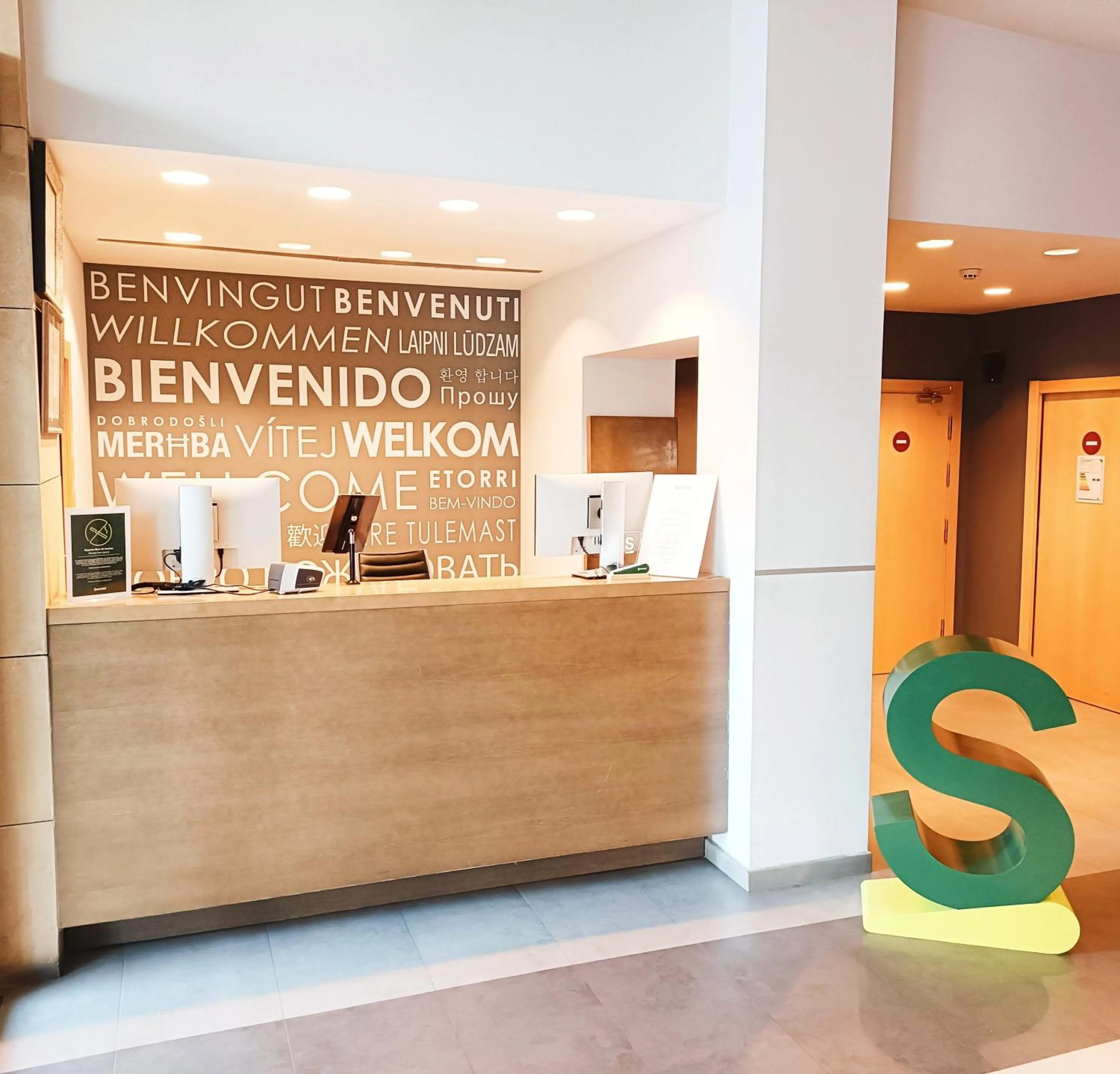 Lobby or reception in Hotel Sercotel Portales
