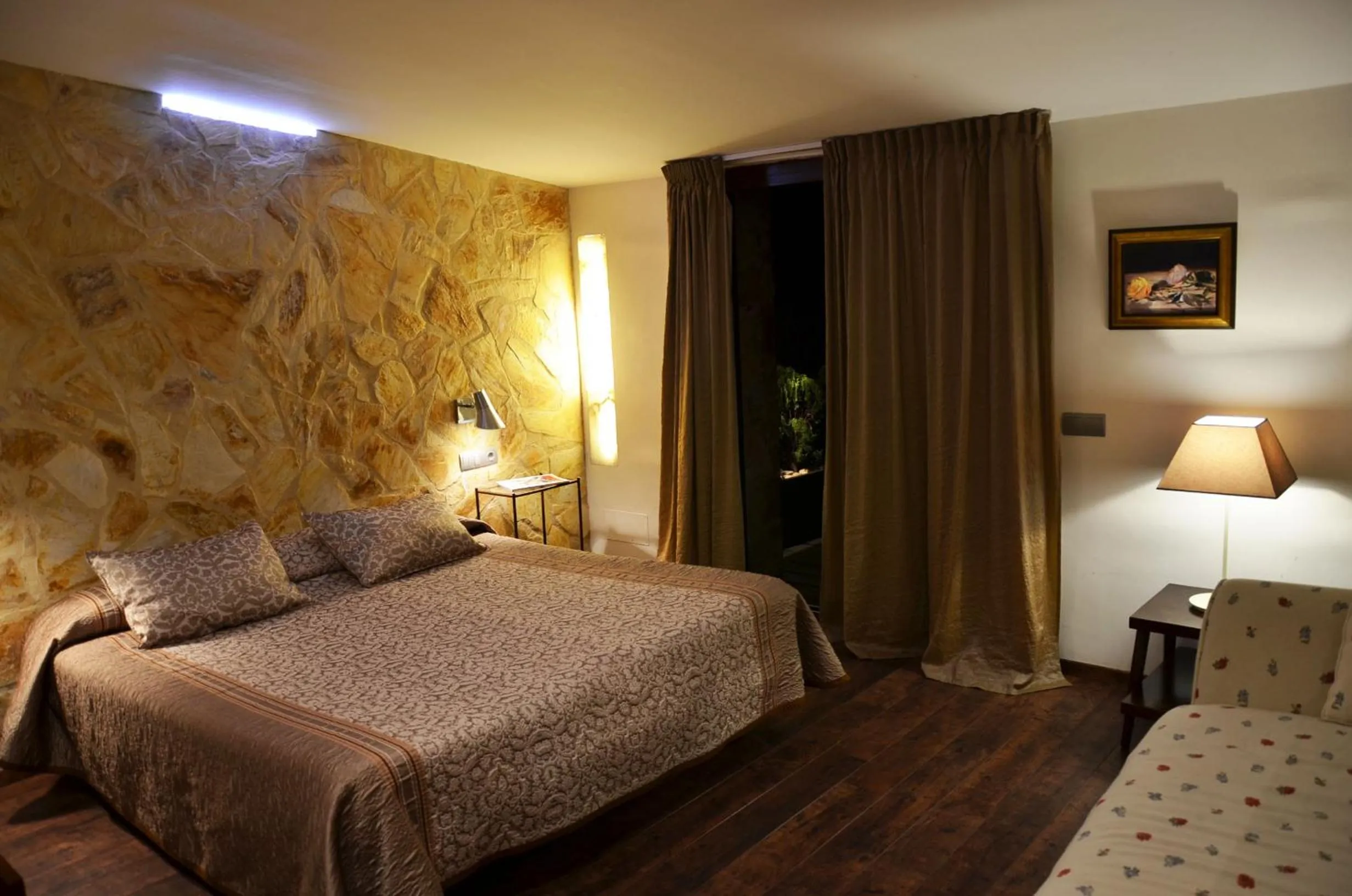 Photo of the whole room, Bed in Hotel Galena Mas Comangau