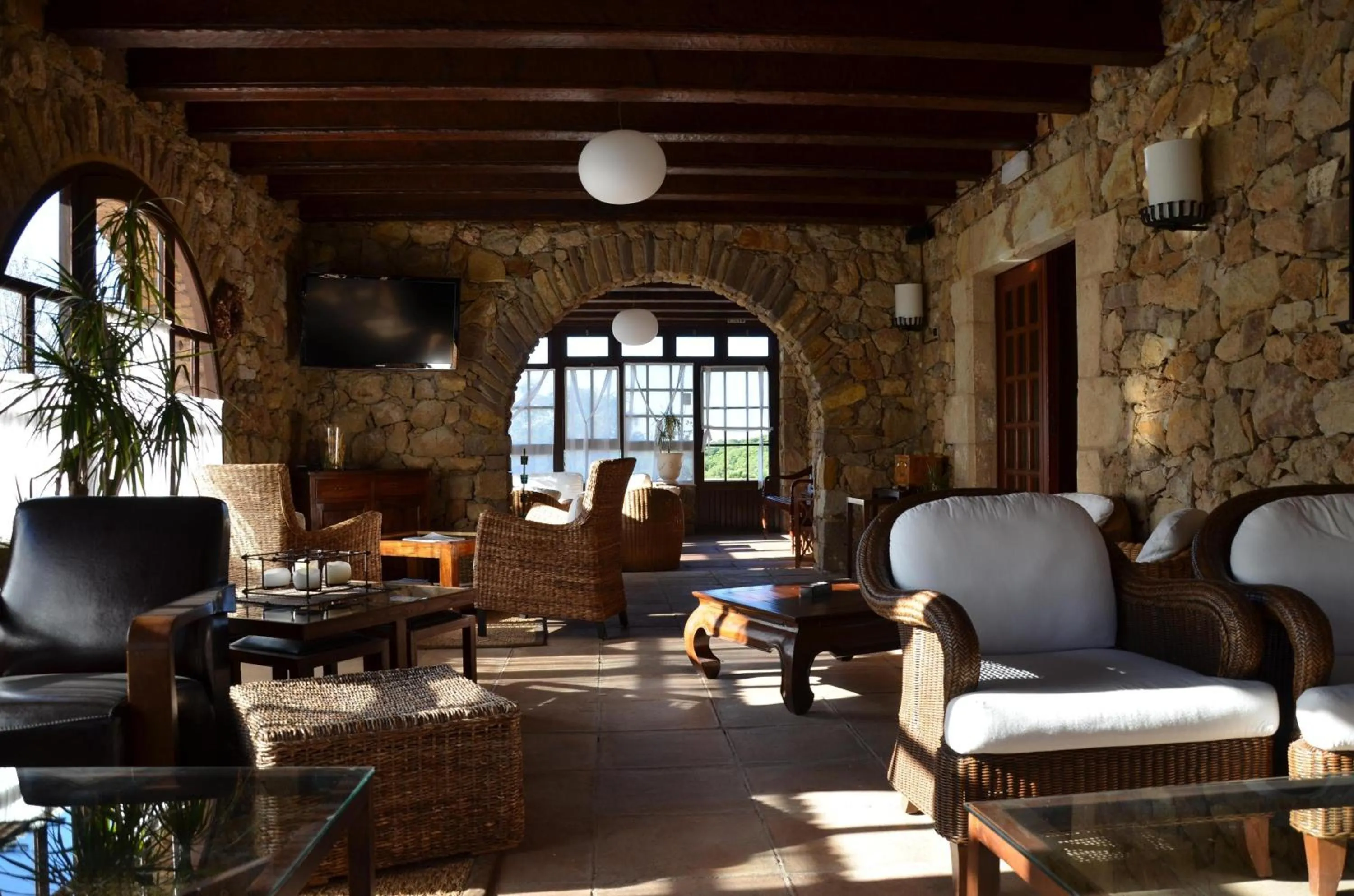 Communal lounge/ TV room in Hotel Galena Mas Comangau