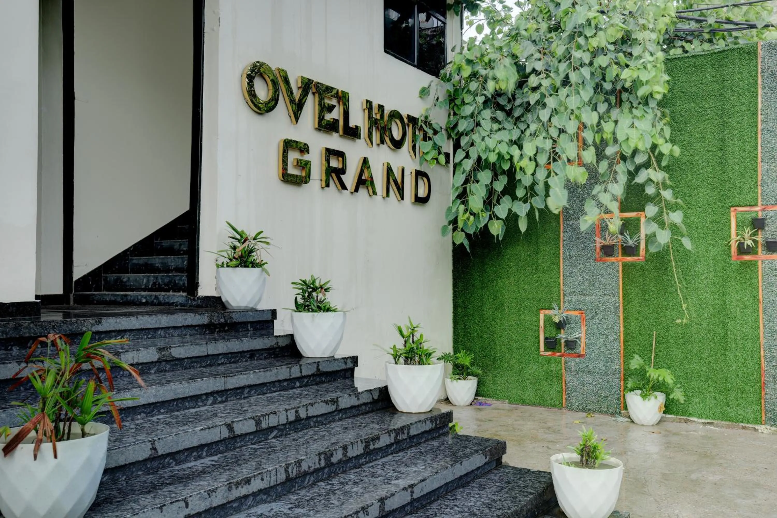 Facade/entrance in Collection O Ovel Hotel Grand