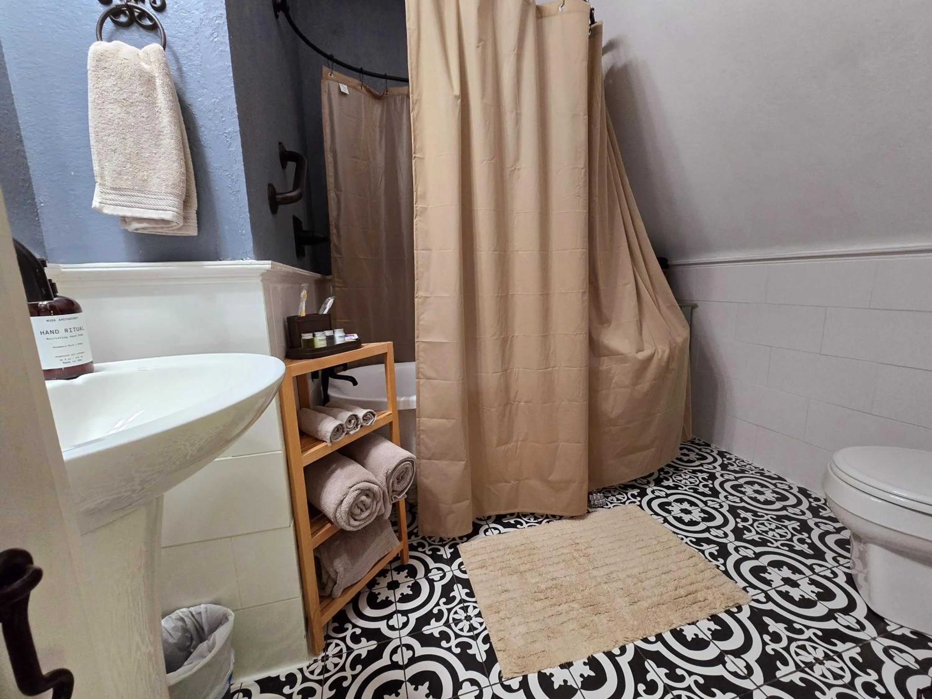 The 1883 Peabody House Bed & Breakfast