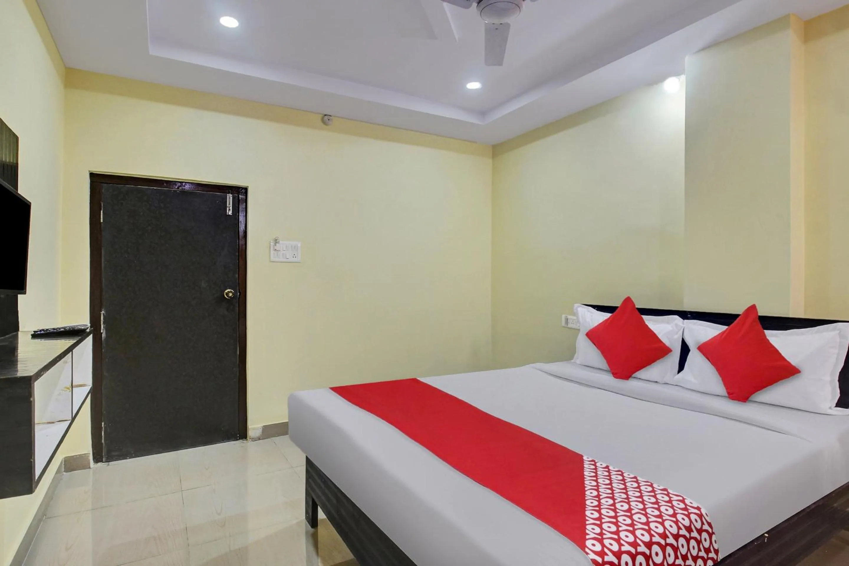 Bedroom, Bed in Hotel O Srinika Grand NEAR Shamshabad Airport