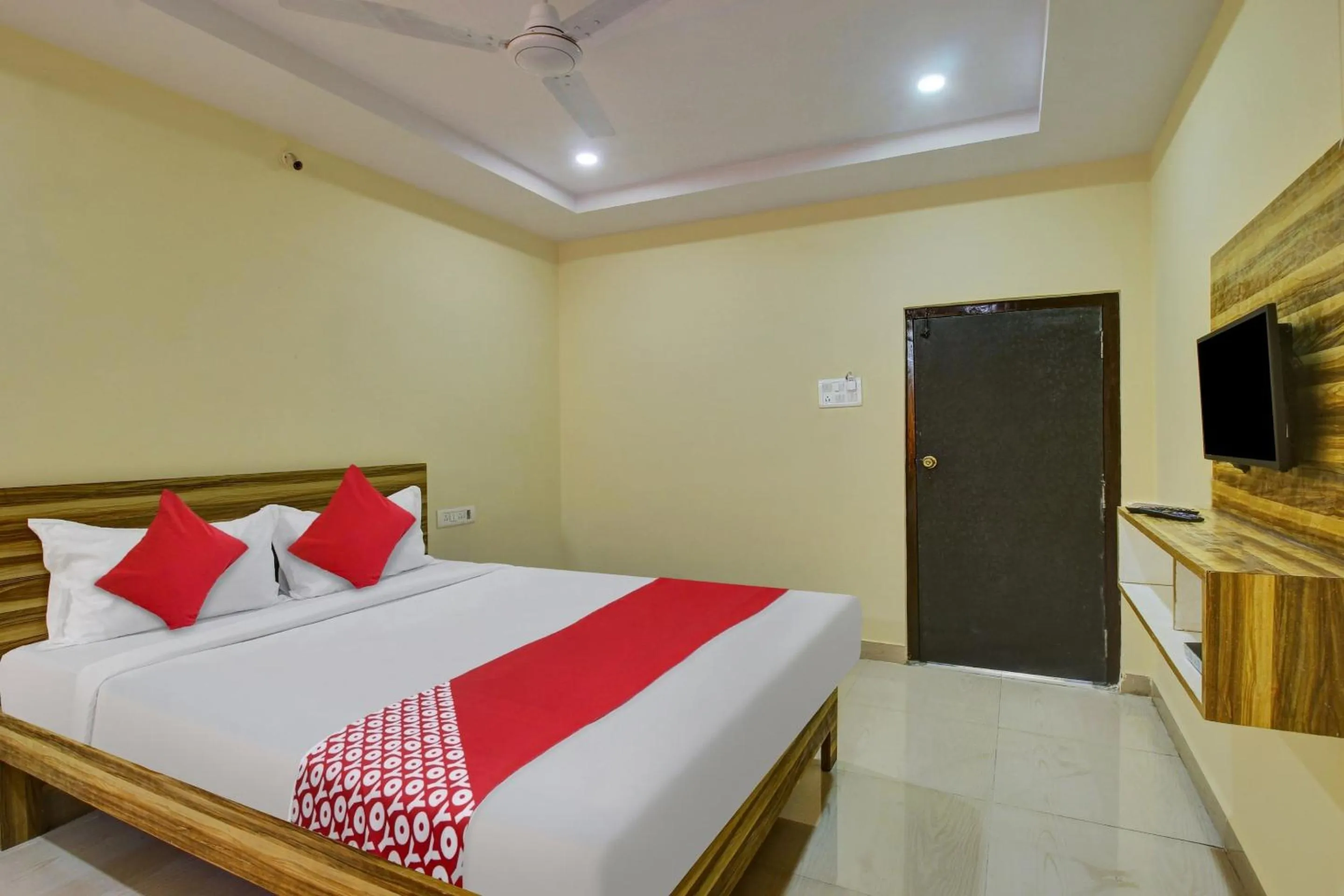 Bedroom, Bed in Hotel O Srinika Grand NEAR Shamshabad Airport