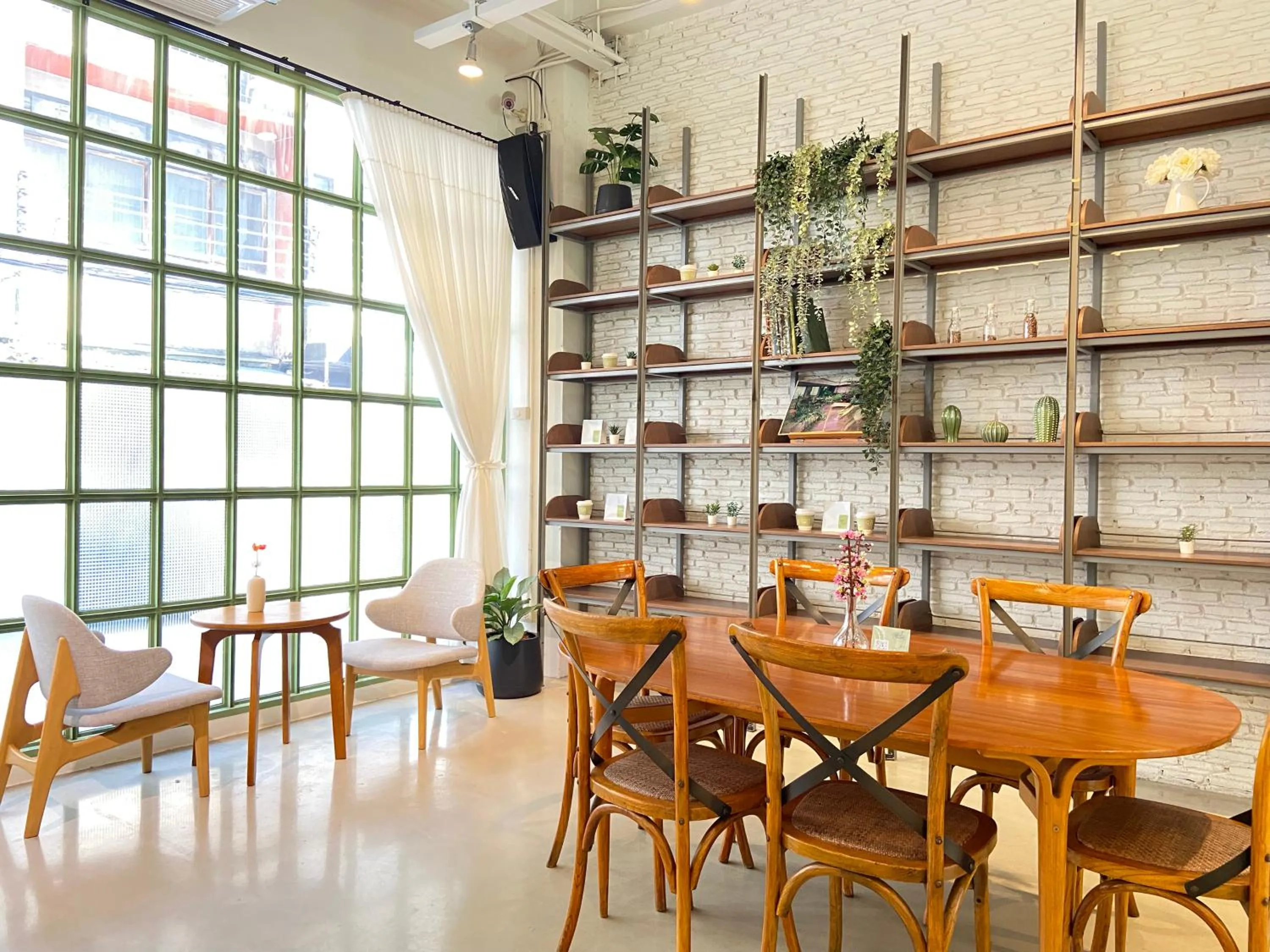 Restaurant/places to eat in Beat Hotel Bangkok