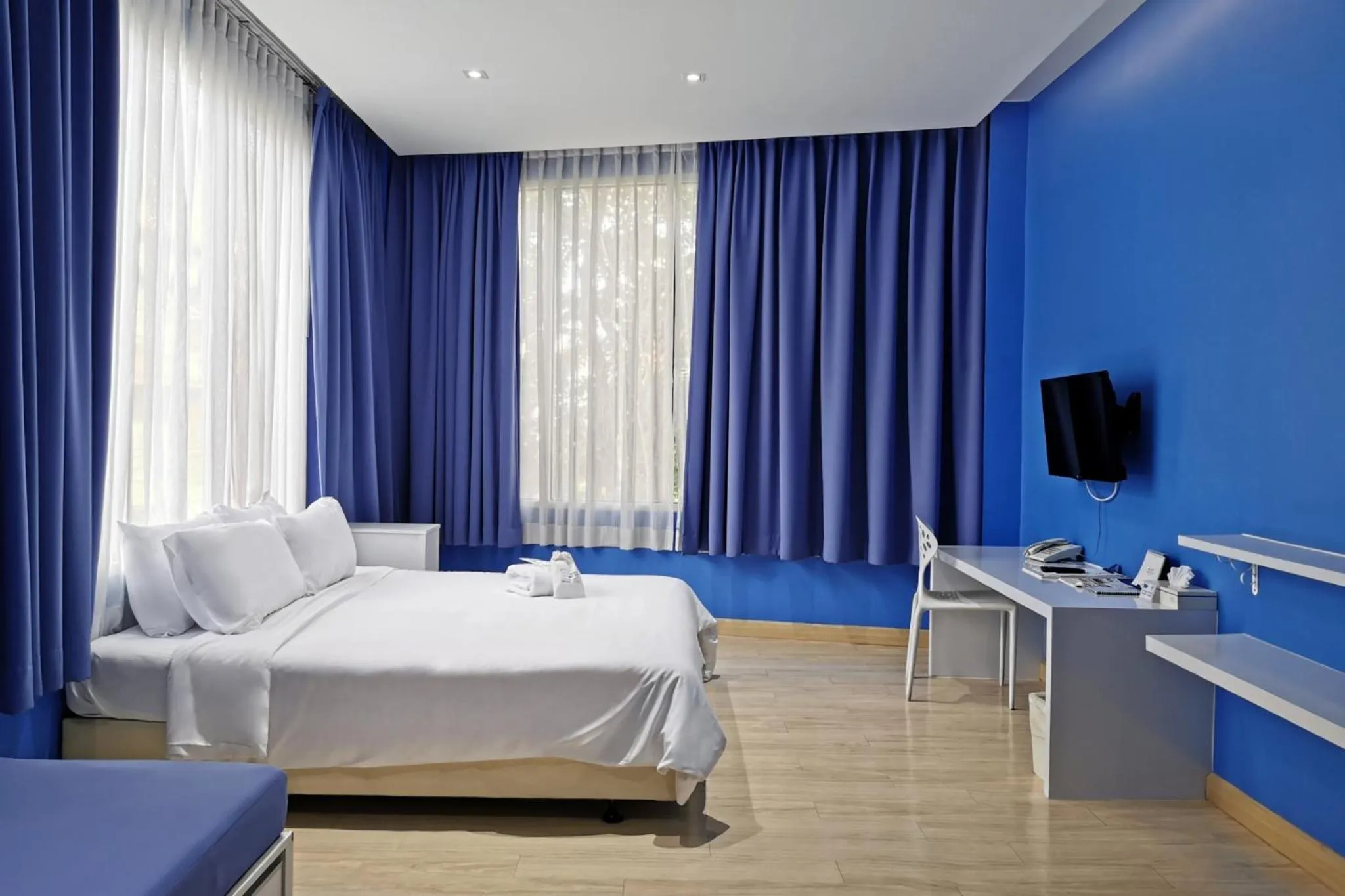 Bed in Beat Hotel Bangkok