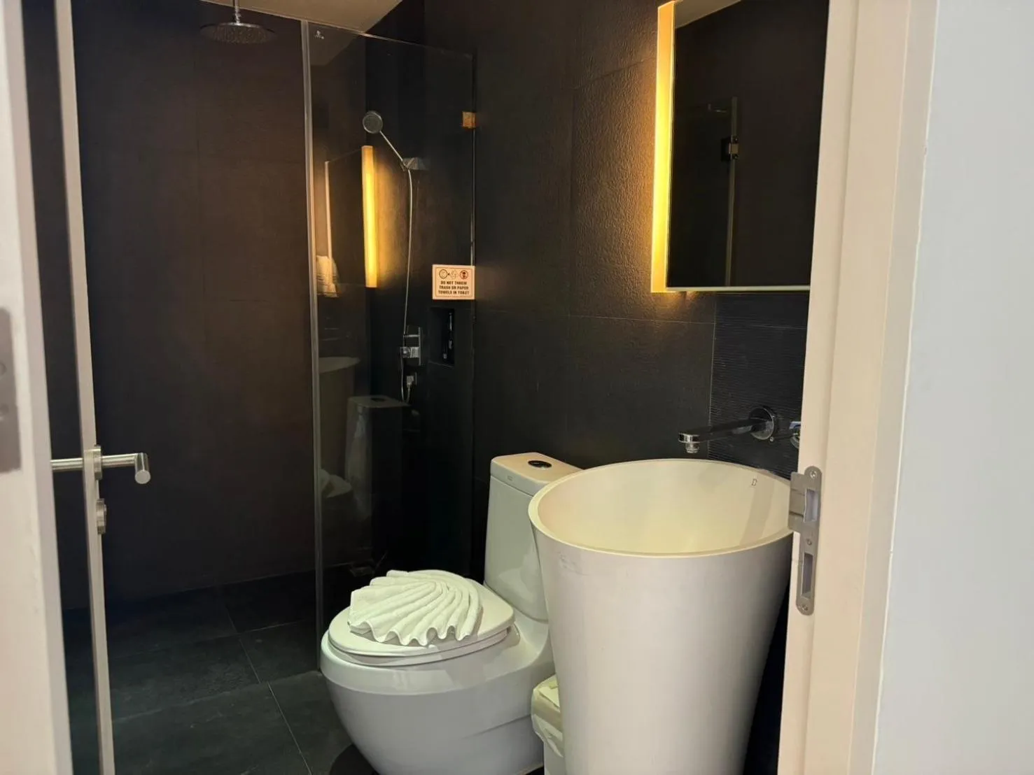 Bathroom in Beat Hotel Bangkok