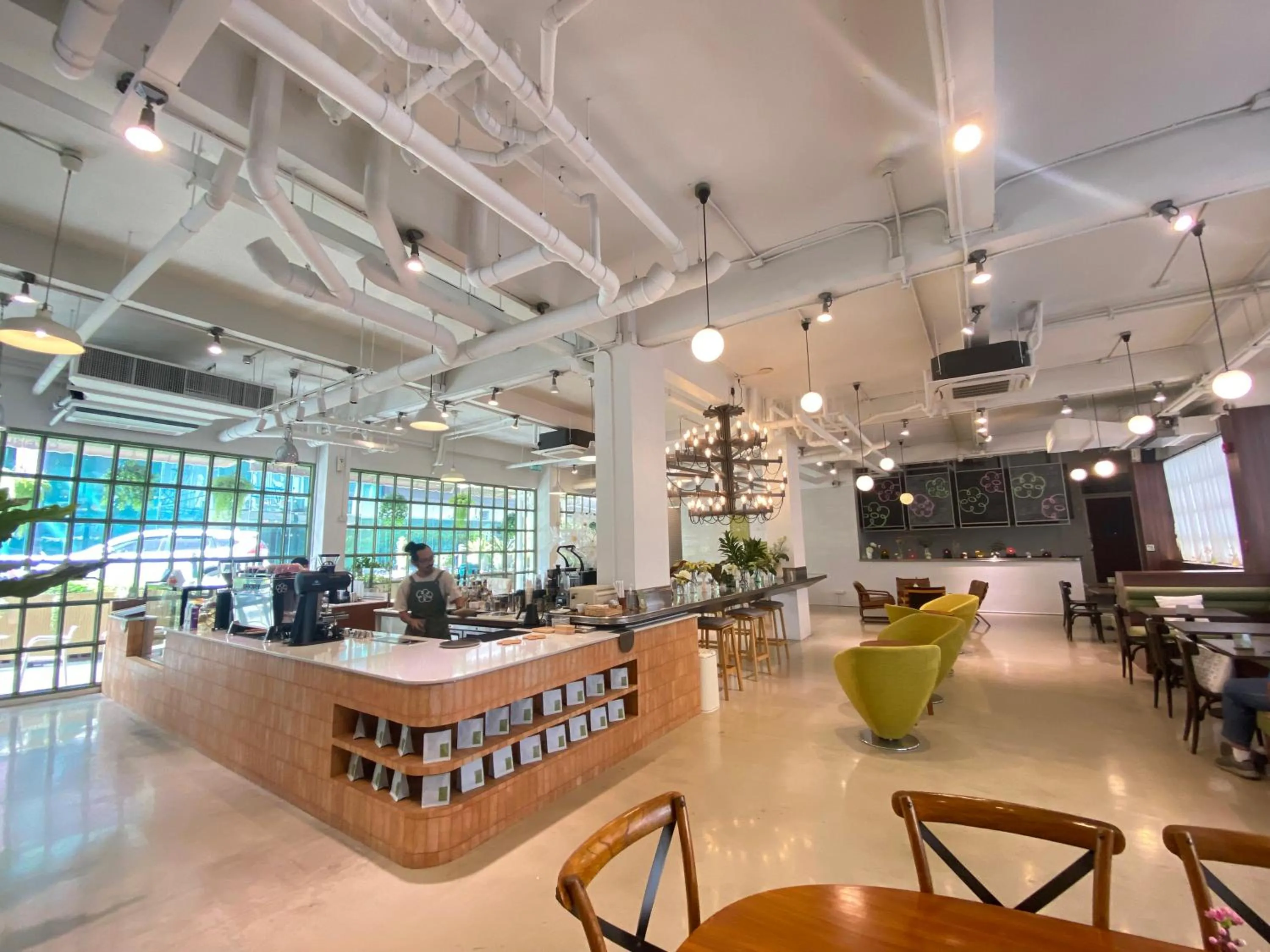 Restaurant/places to eat in Beat Hotel Bangkok