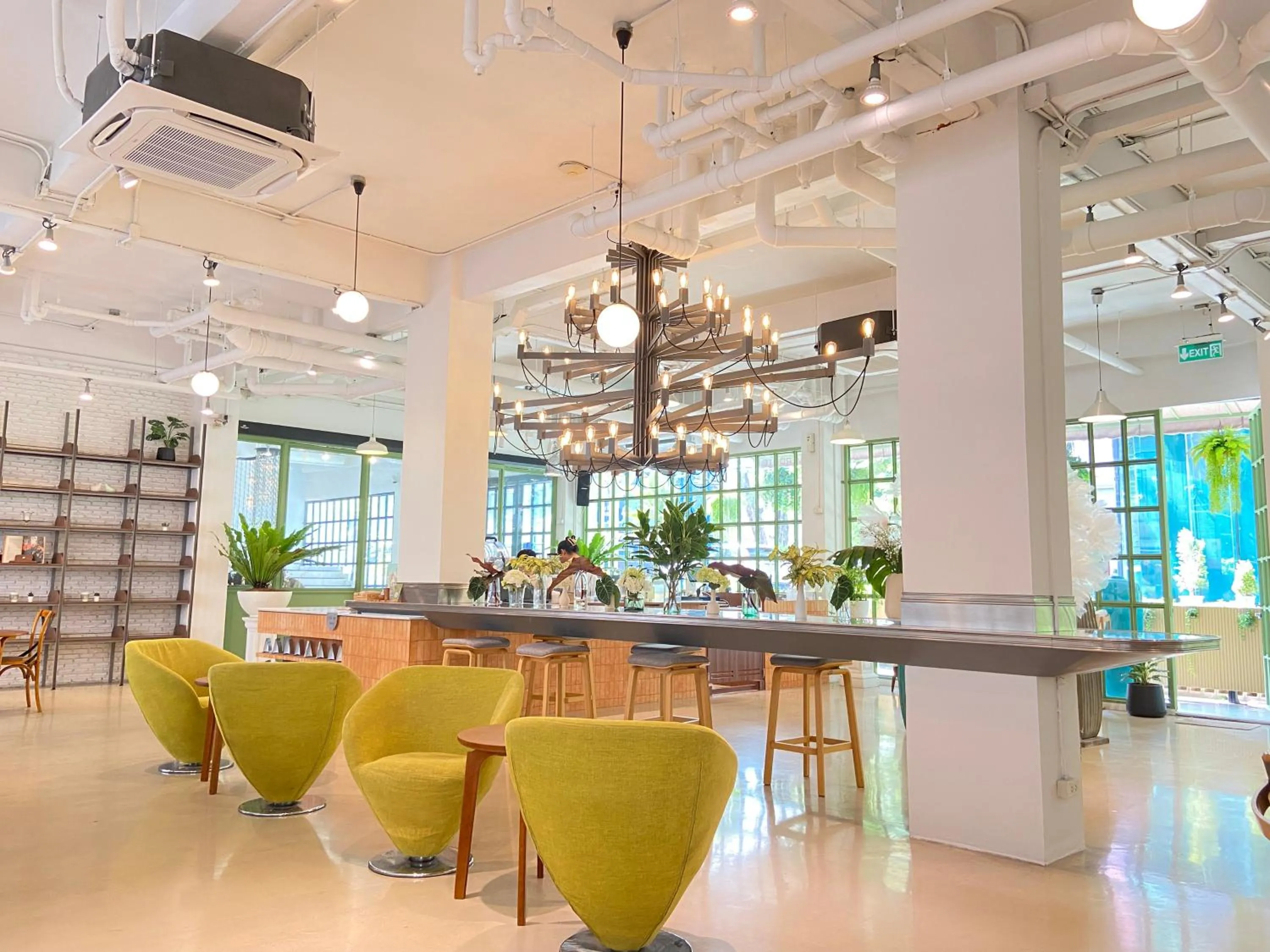 Restaurant/places to eat in Beat Hotel Bangkok