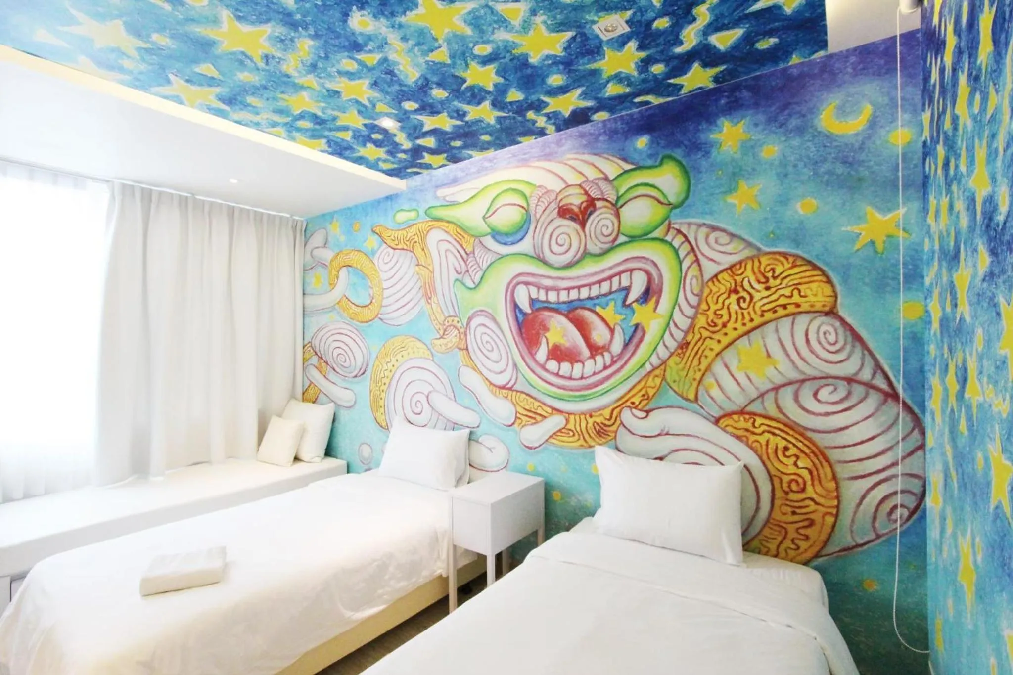 Bed in Beat Hotel Bangkok