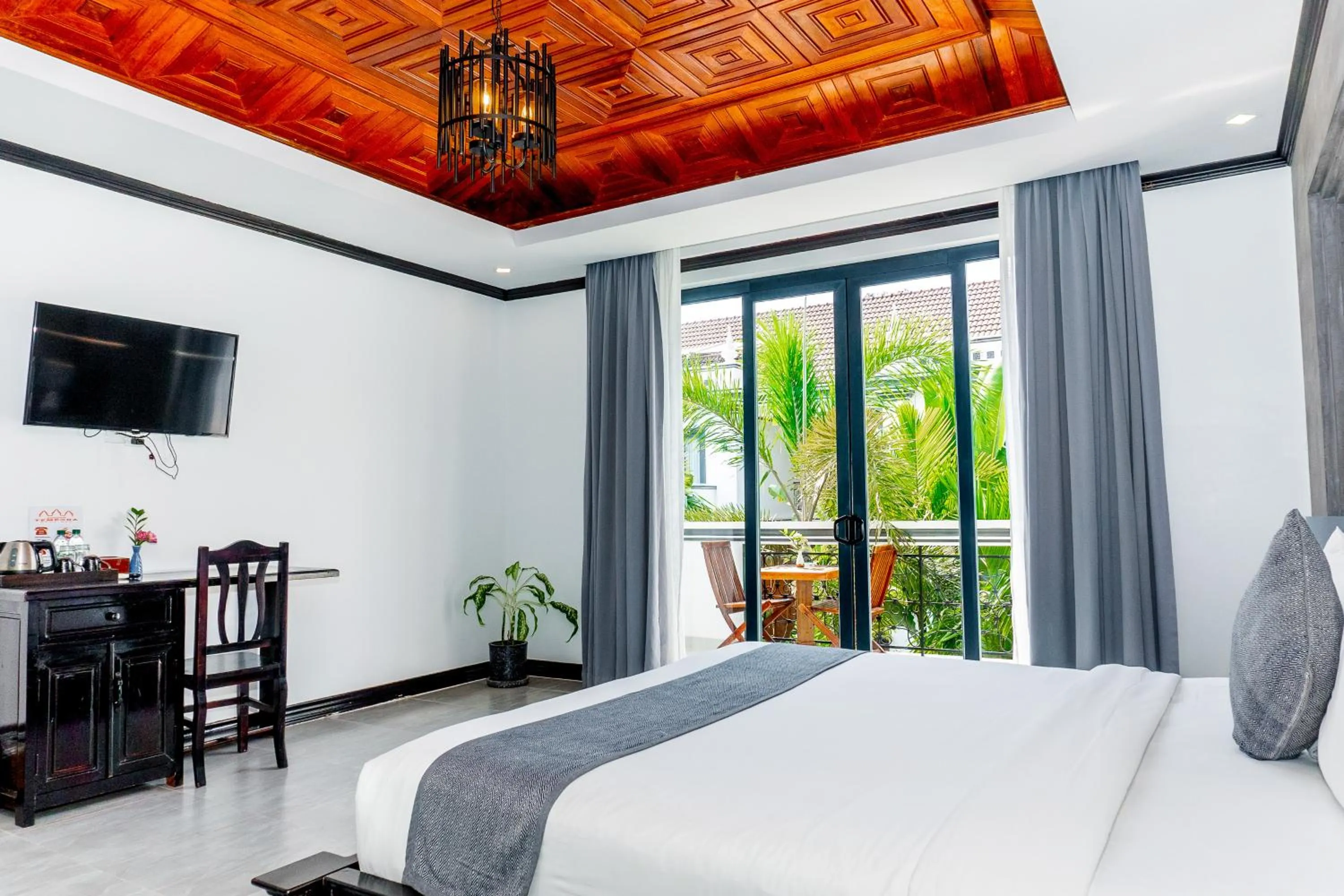 Photo of the whole room, Bed in Angkor Tempora Boutique