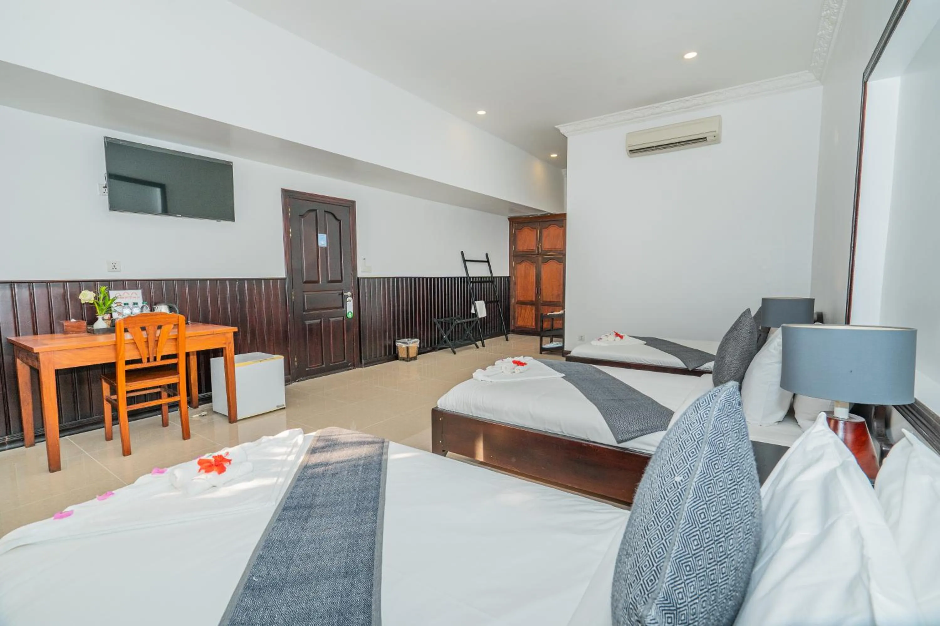 Photo of the whole room, Bed in Angkor Tempora Boutique