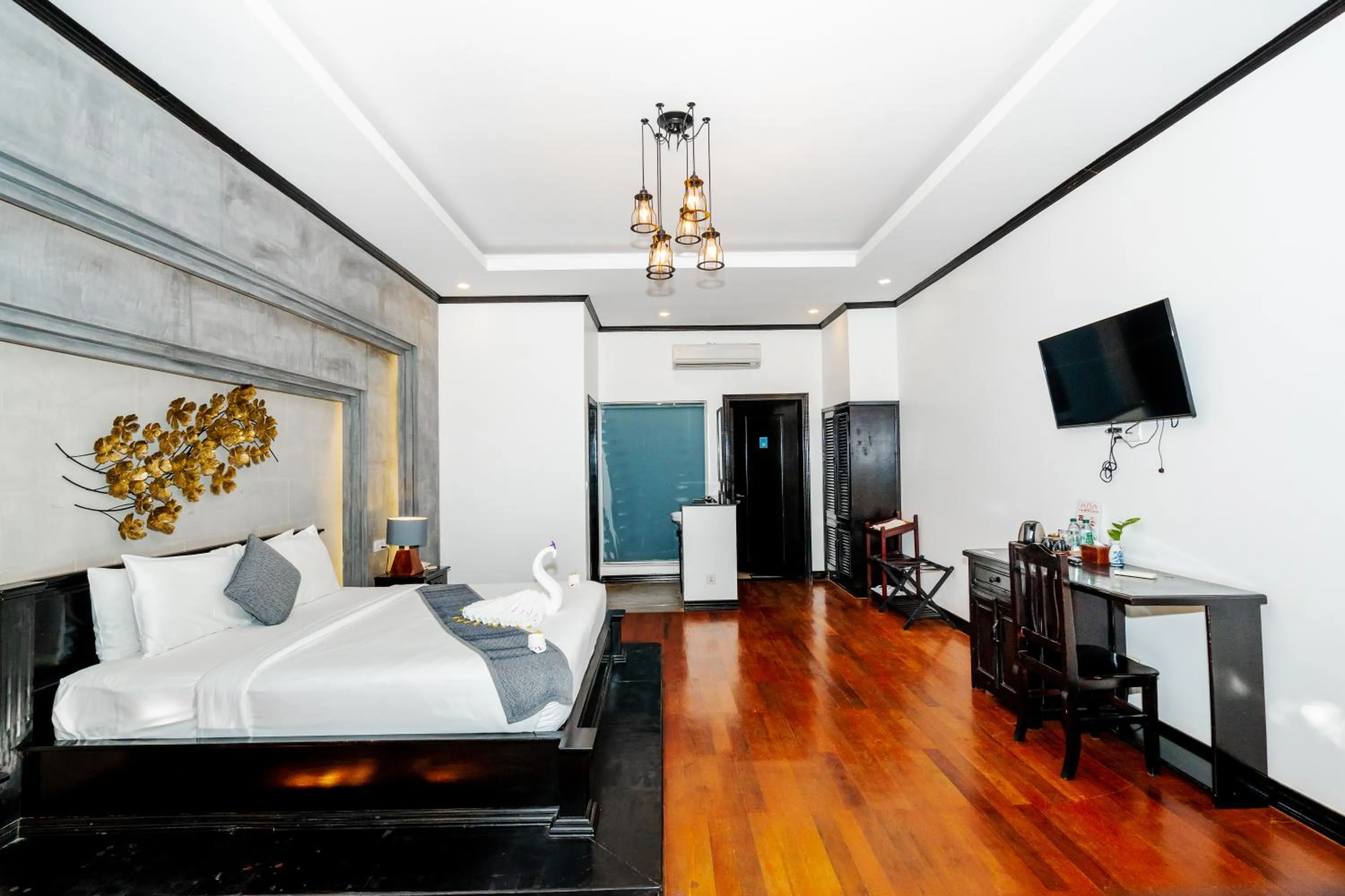 Photo of the whole room, Bed in Angkor Tempora Boutique