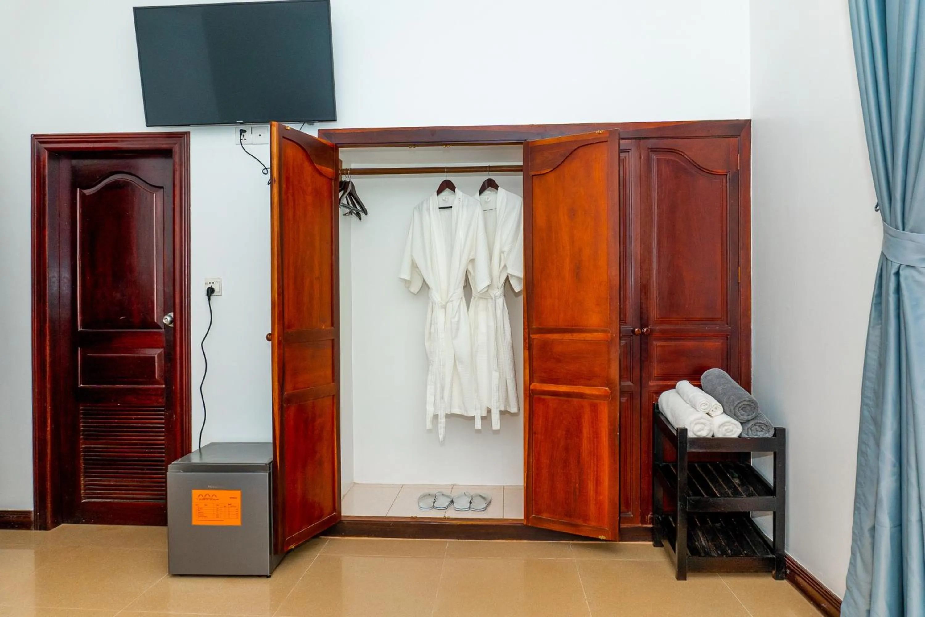 TV and multimedia in Angkor Tempora Boutique