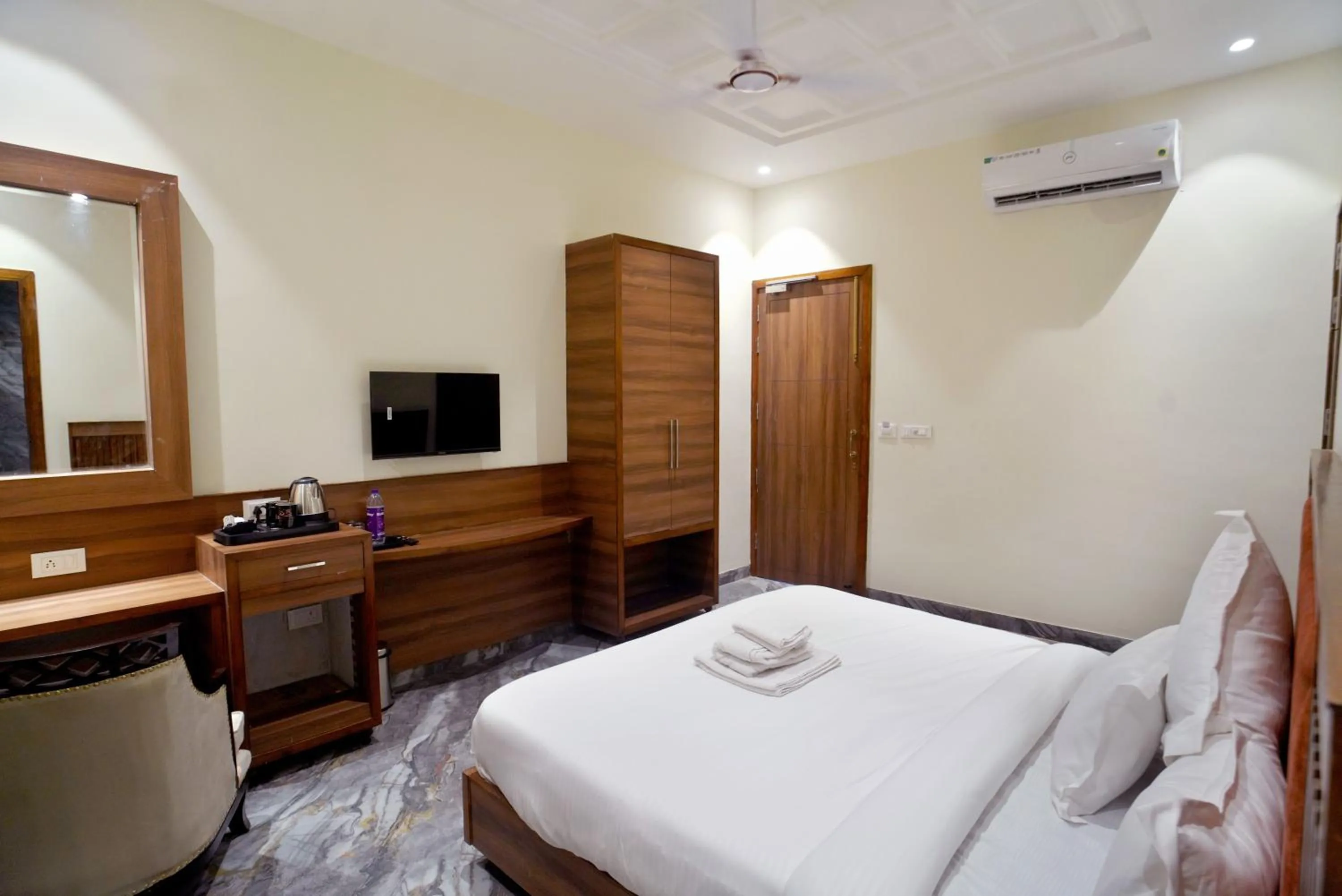 Bed in 5 States Resort