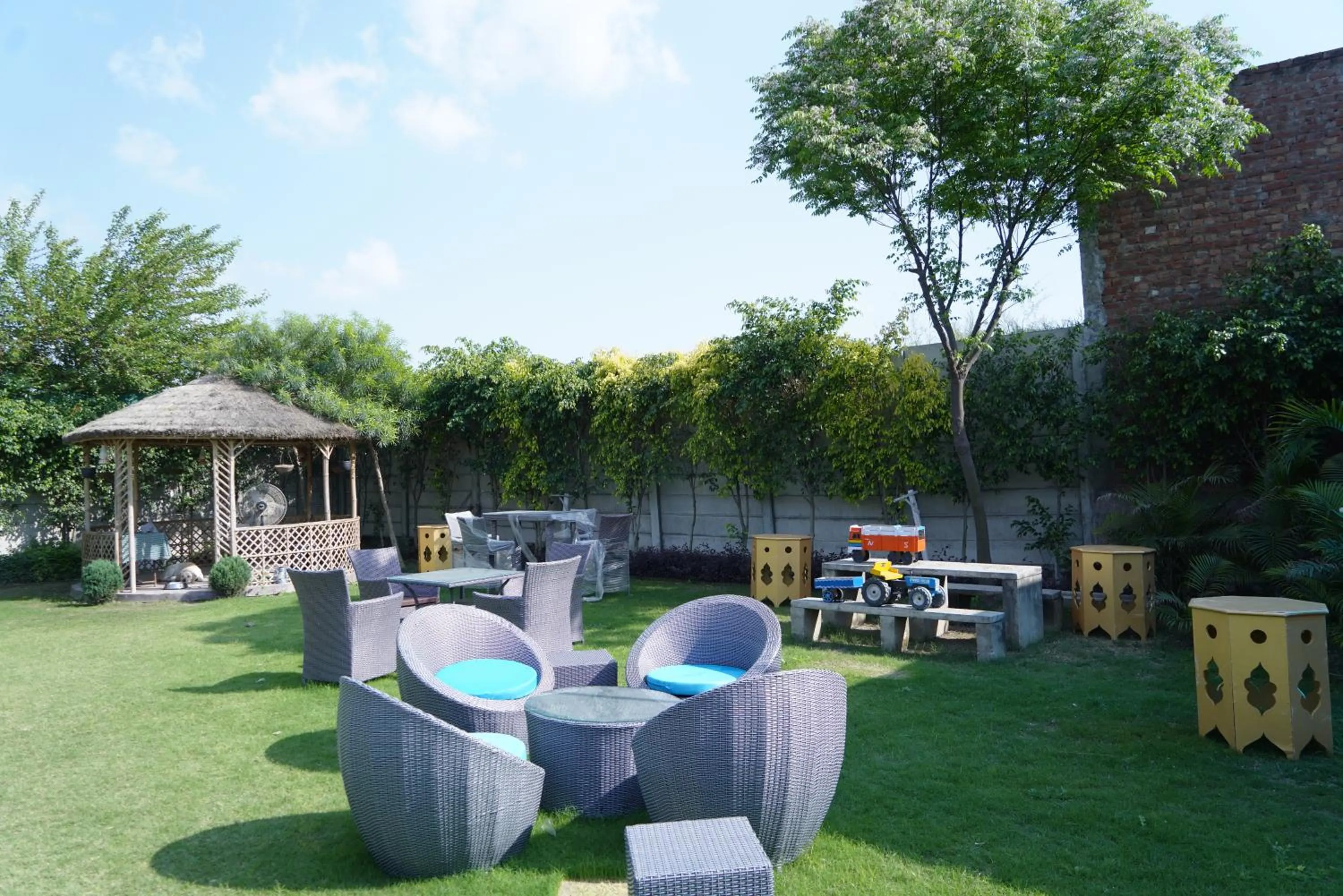 Inner courtyard view in 5 States Resort