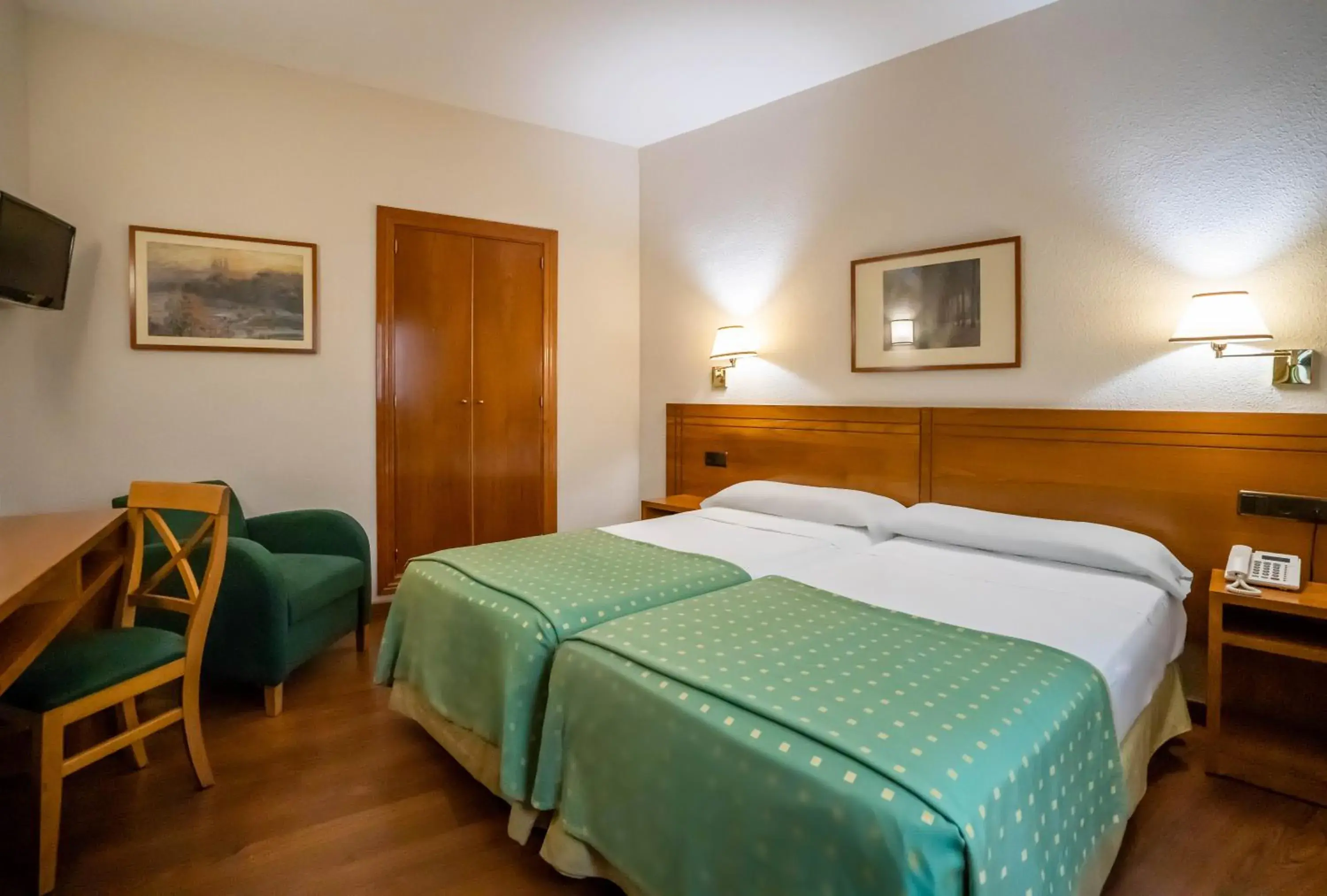Budget Twin Room in YIT Conquista de Toledo Budget Twin Room in YIT Conquista de Toledo