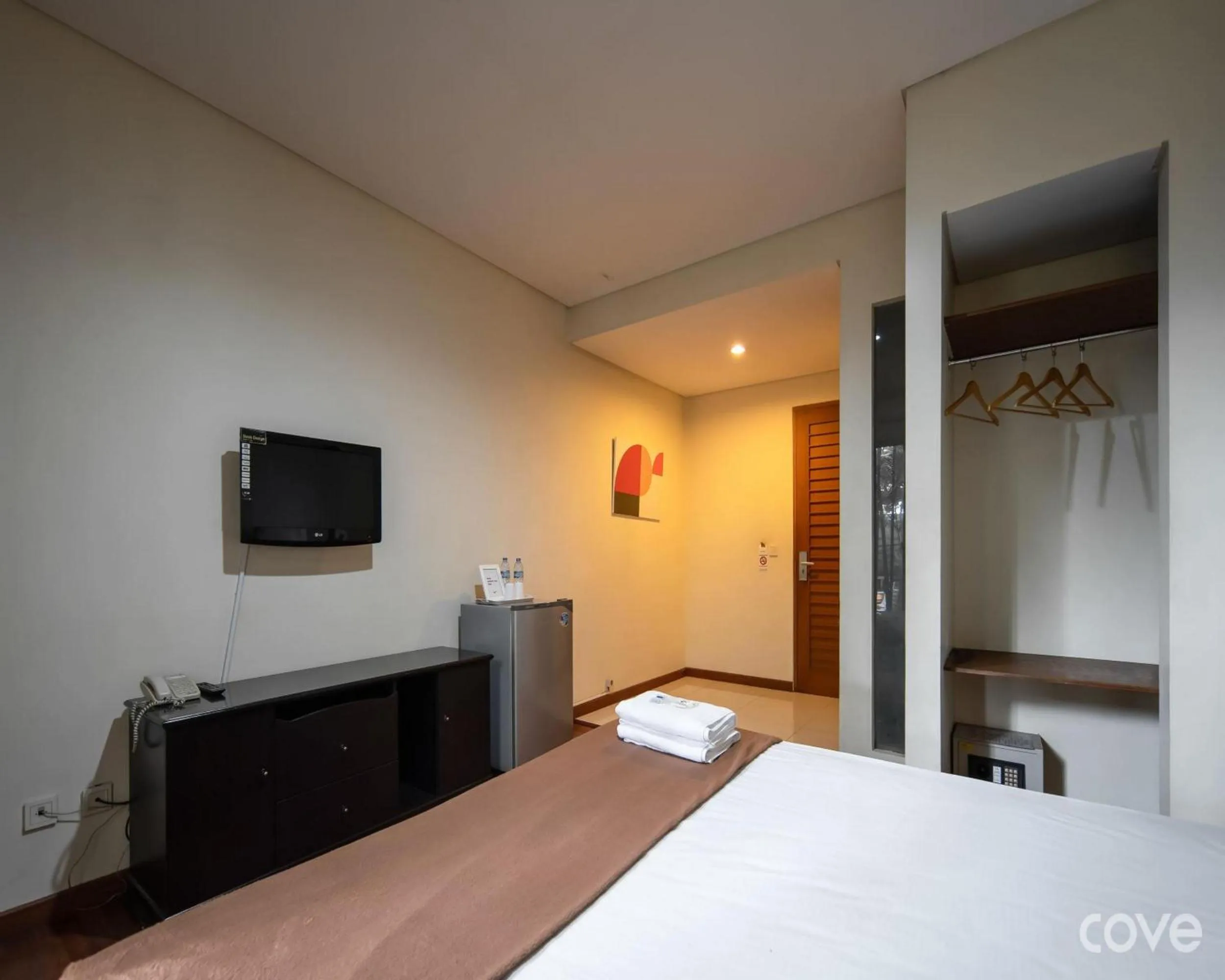 Bedroom, Bed in Cove Arimbi