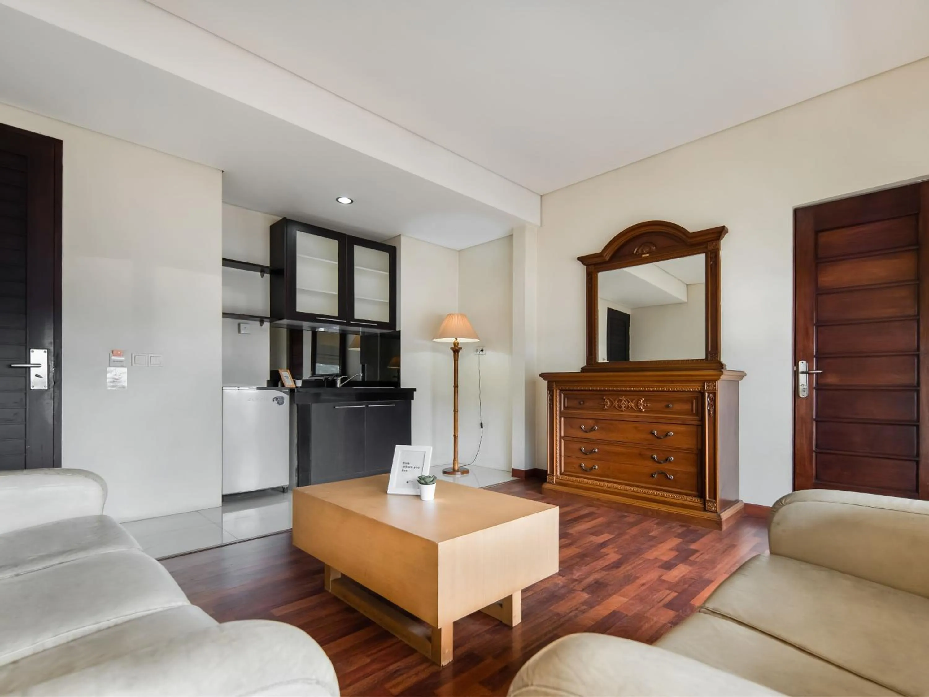 Living room in Cove Arimbi