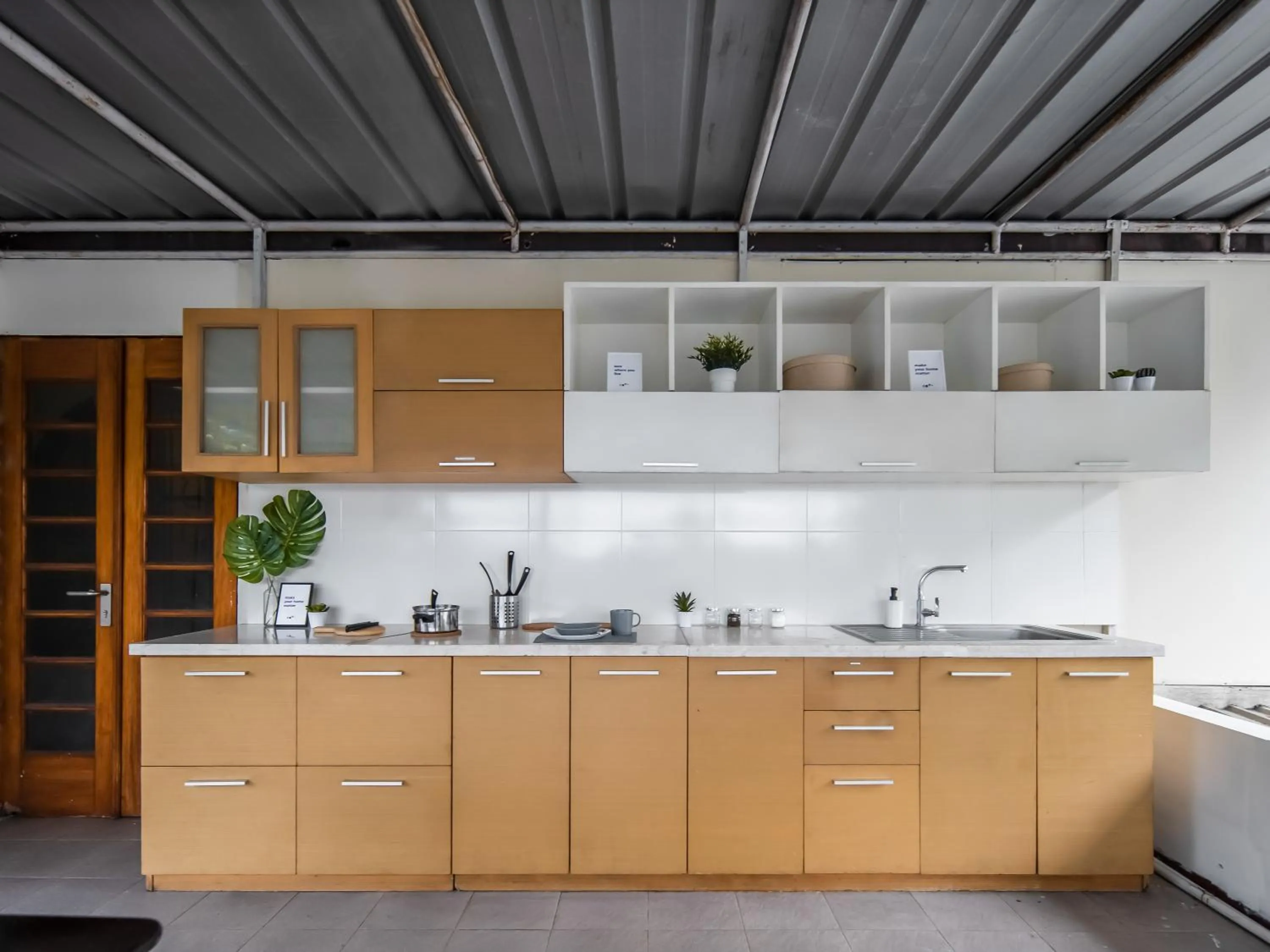 Kitchen or kitchenette in Cove Arimbi