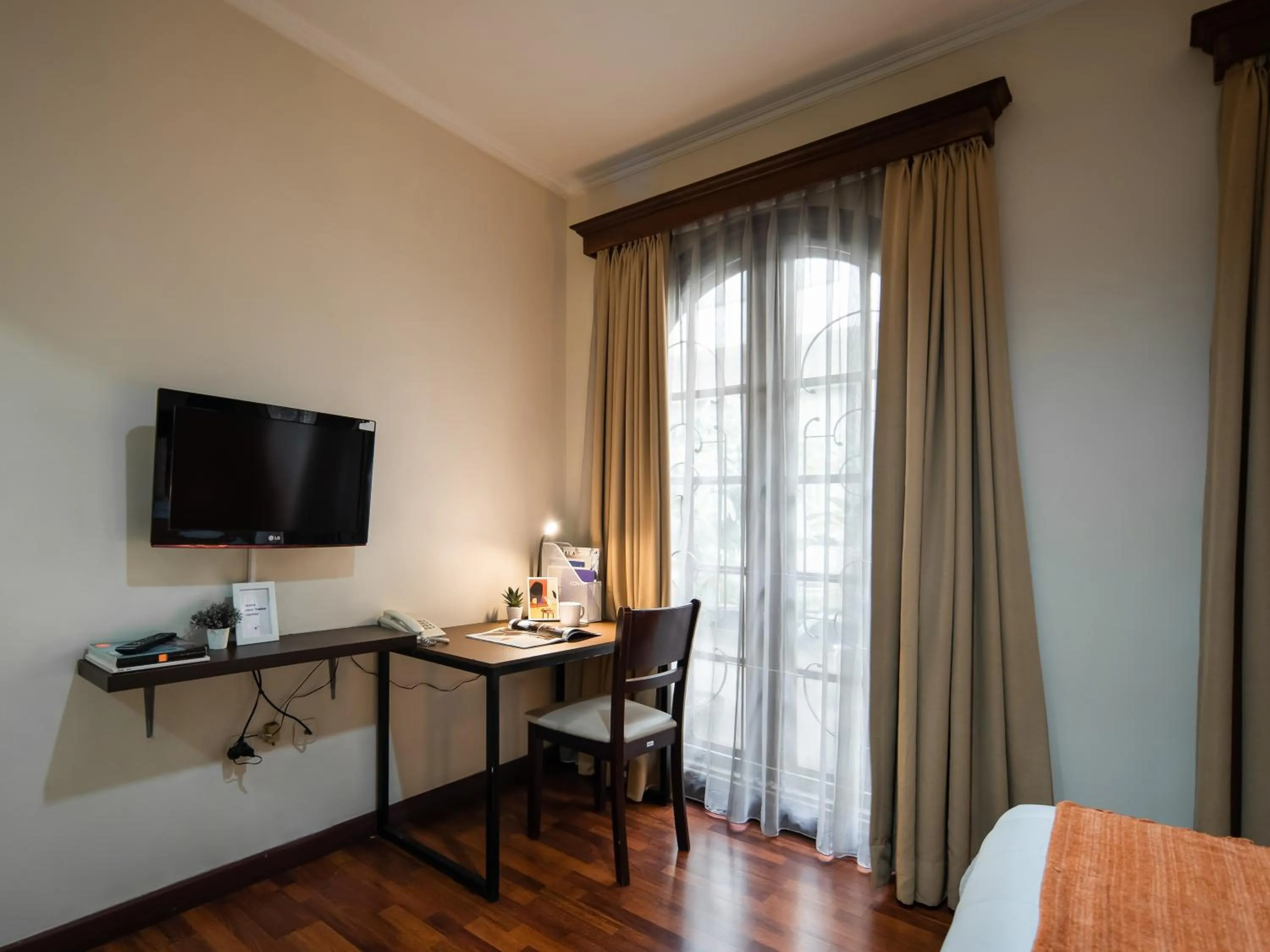 Bedroom, Bed in Cove Arimbi