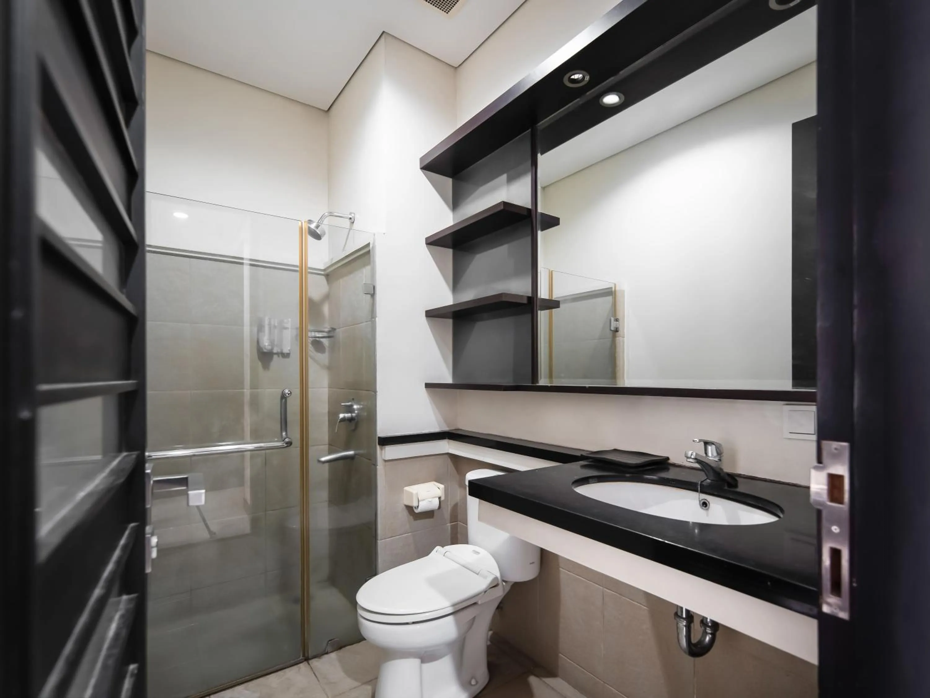 Bathroom in Cove Arimbi