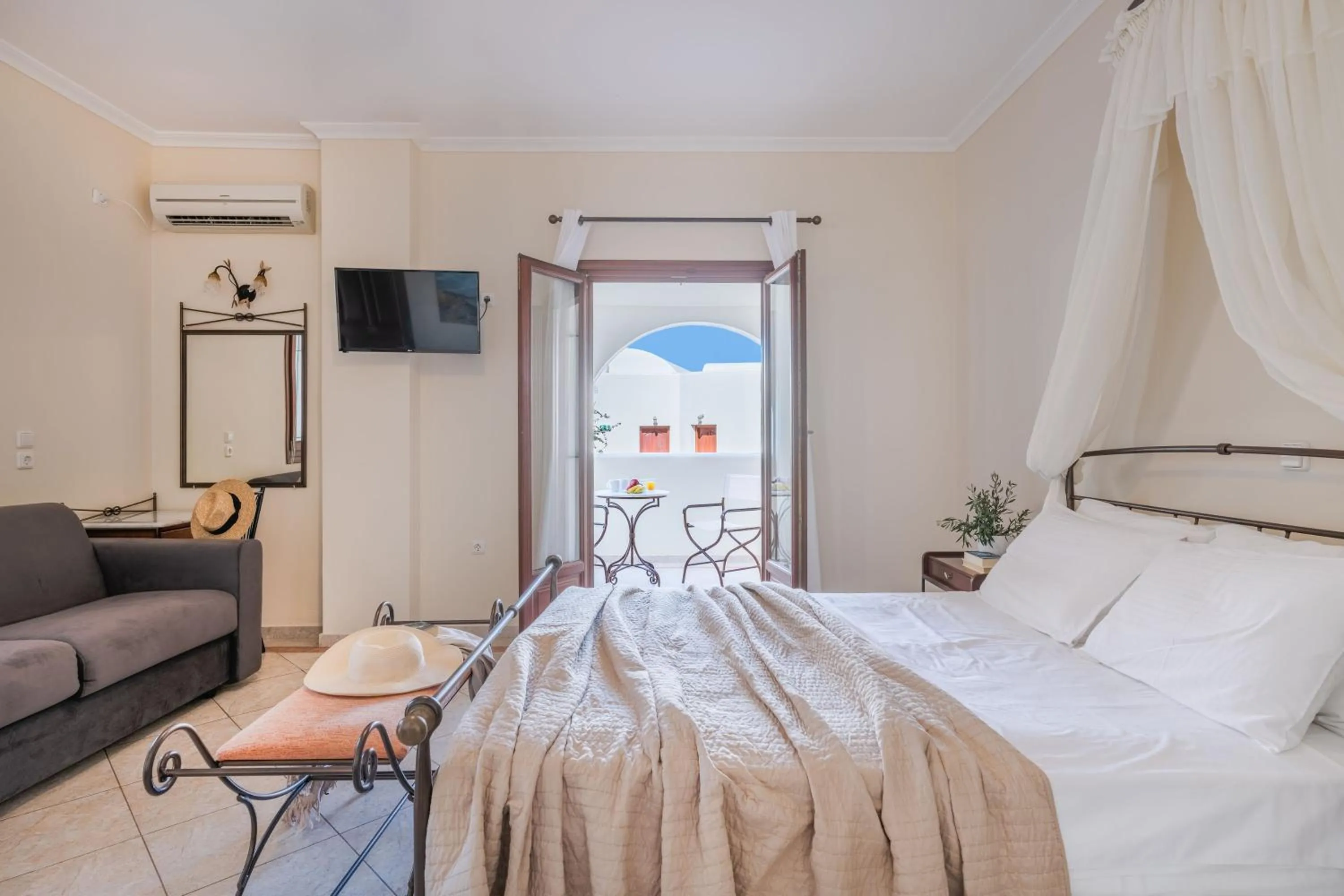 Bed in Epavlis Hotel & Spa