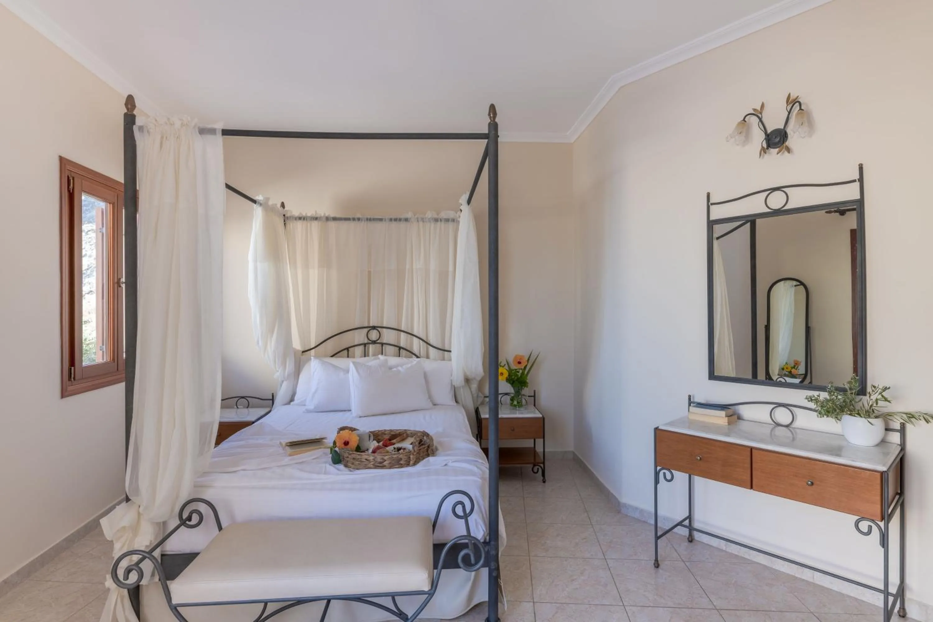 Bed in Epavlis Hotel & Spa