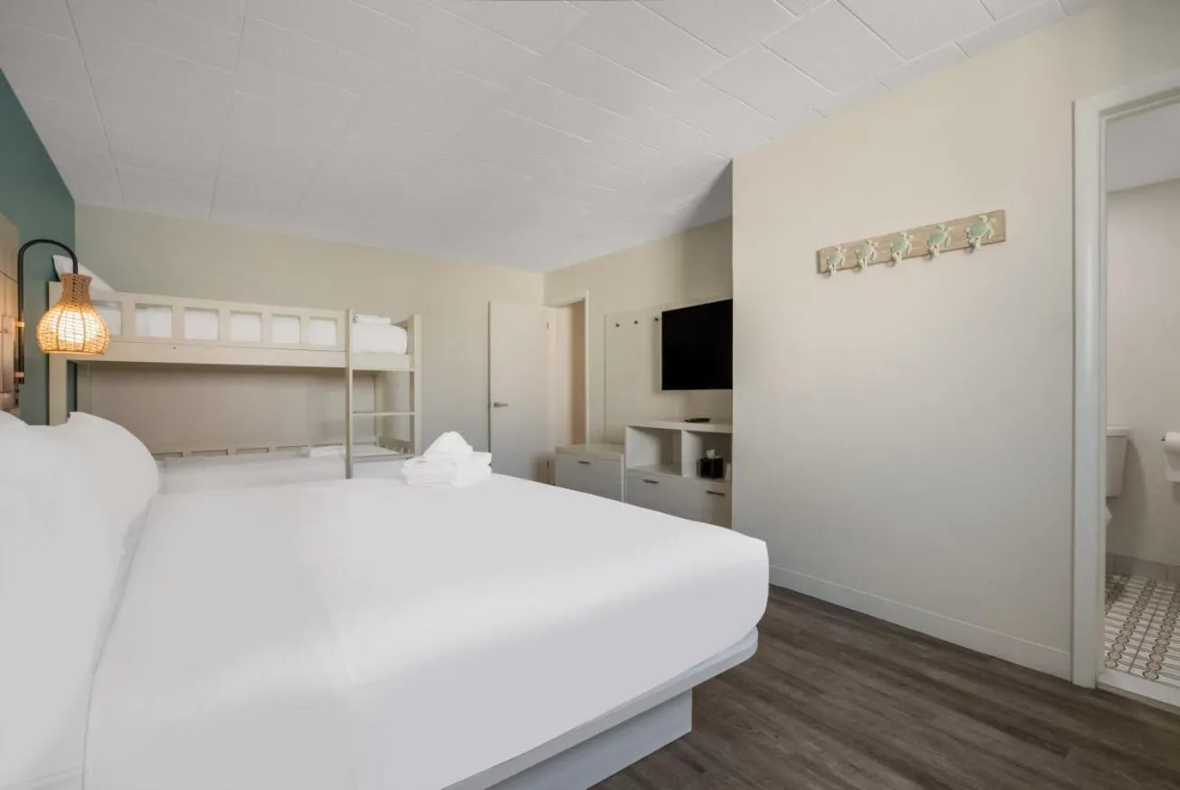 Bedroom, Bed in Hotel Cabana Oceanfront/Boardwalk