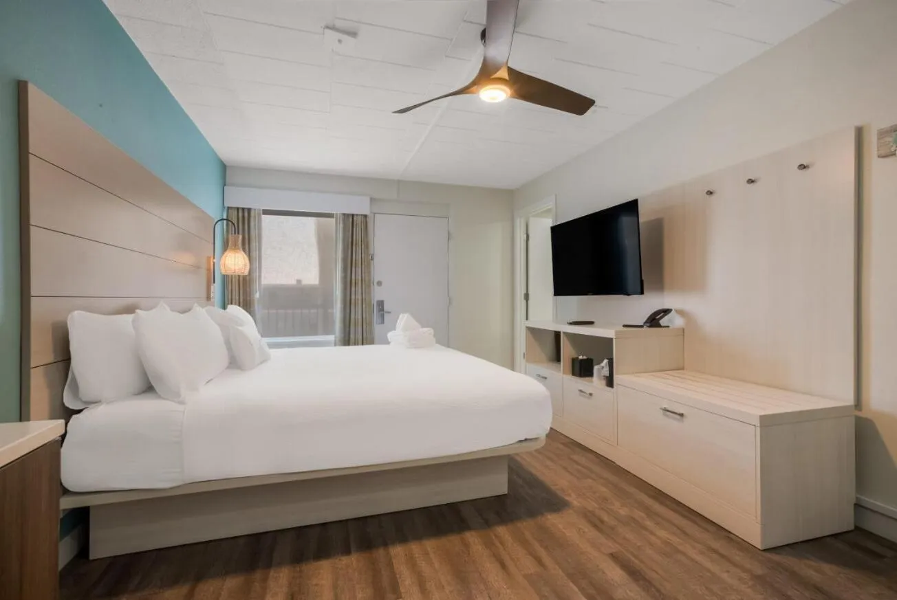 Bedroom, Bed in Hotel Cabana Oceanfront/Boardwalk