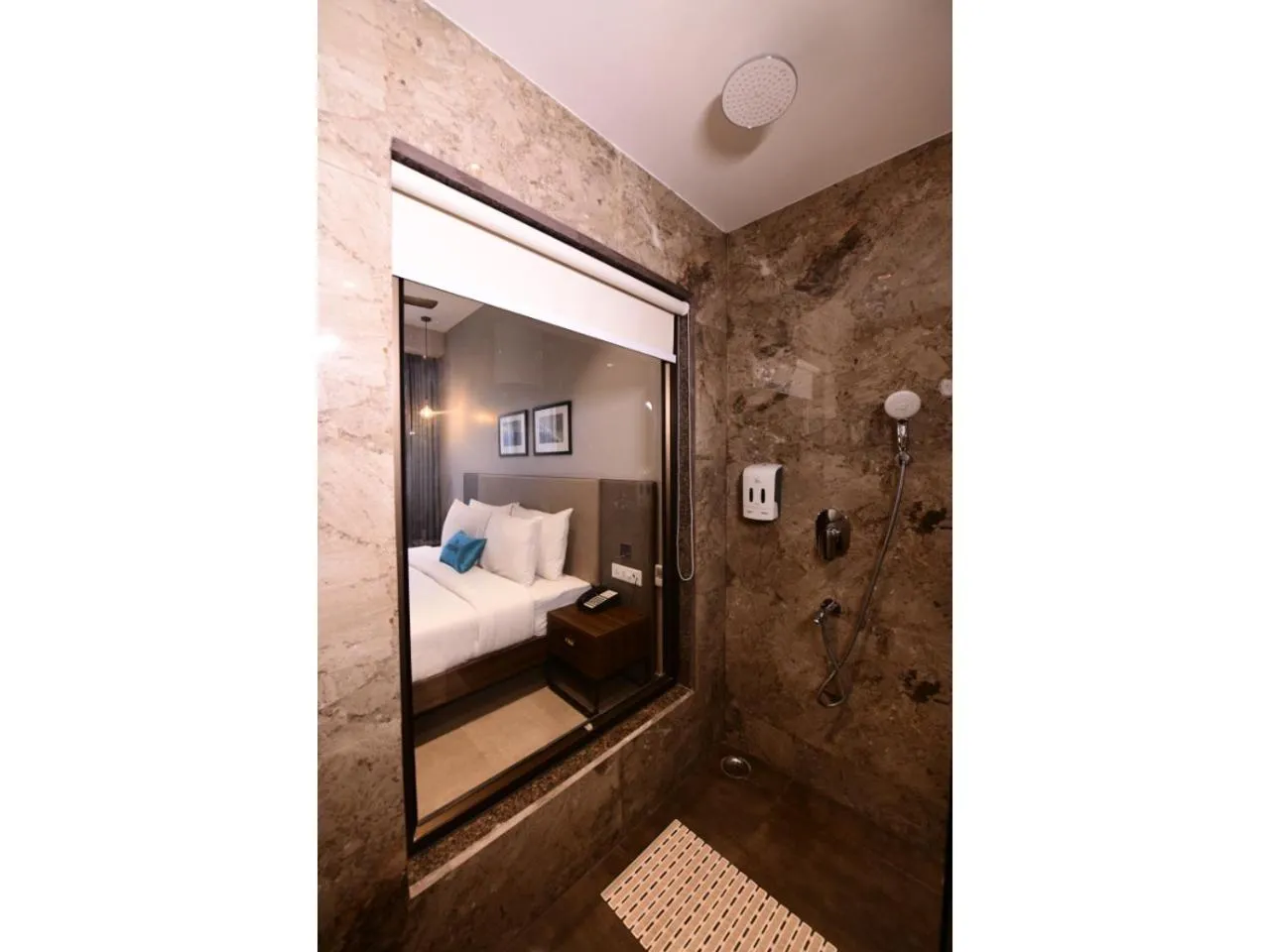 Bathroom, Bed in Belvedere Suites