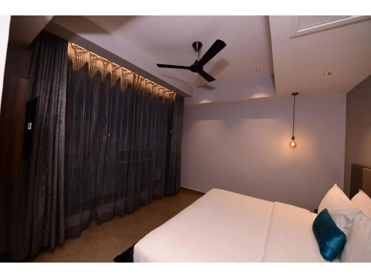 Bed in Belvedere Suites