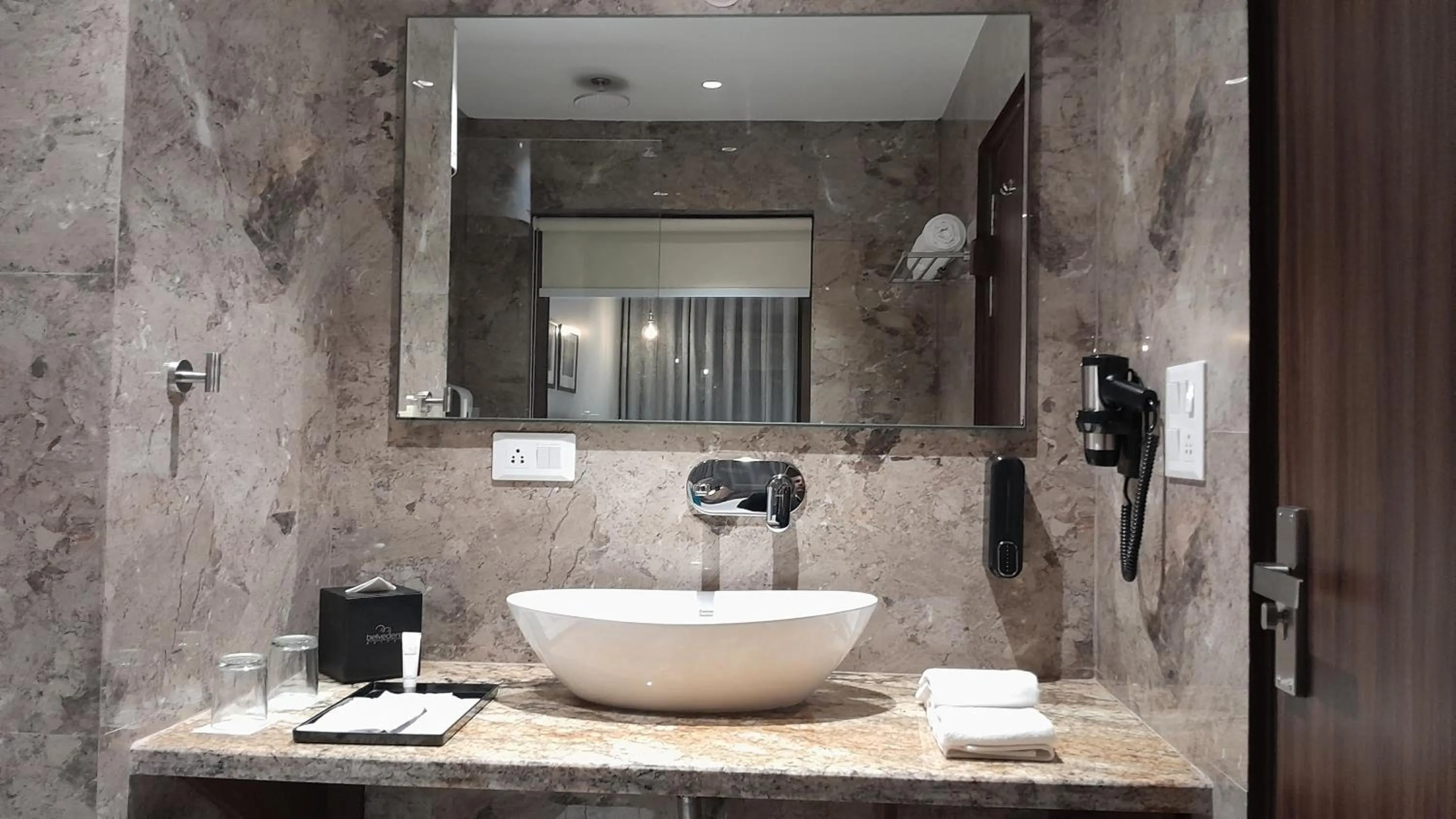 Shower in Belvedere Suites