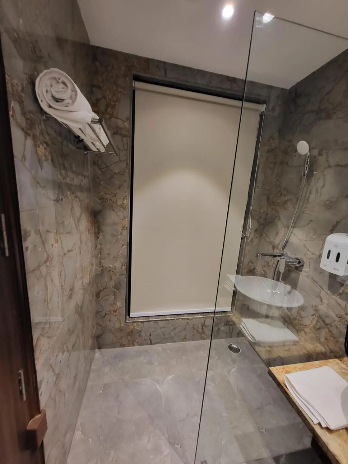 Shower in Belvedere Suites