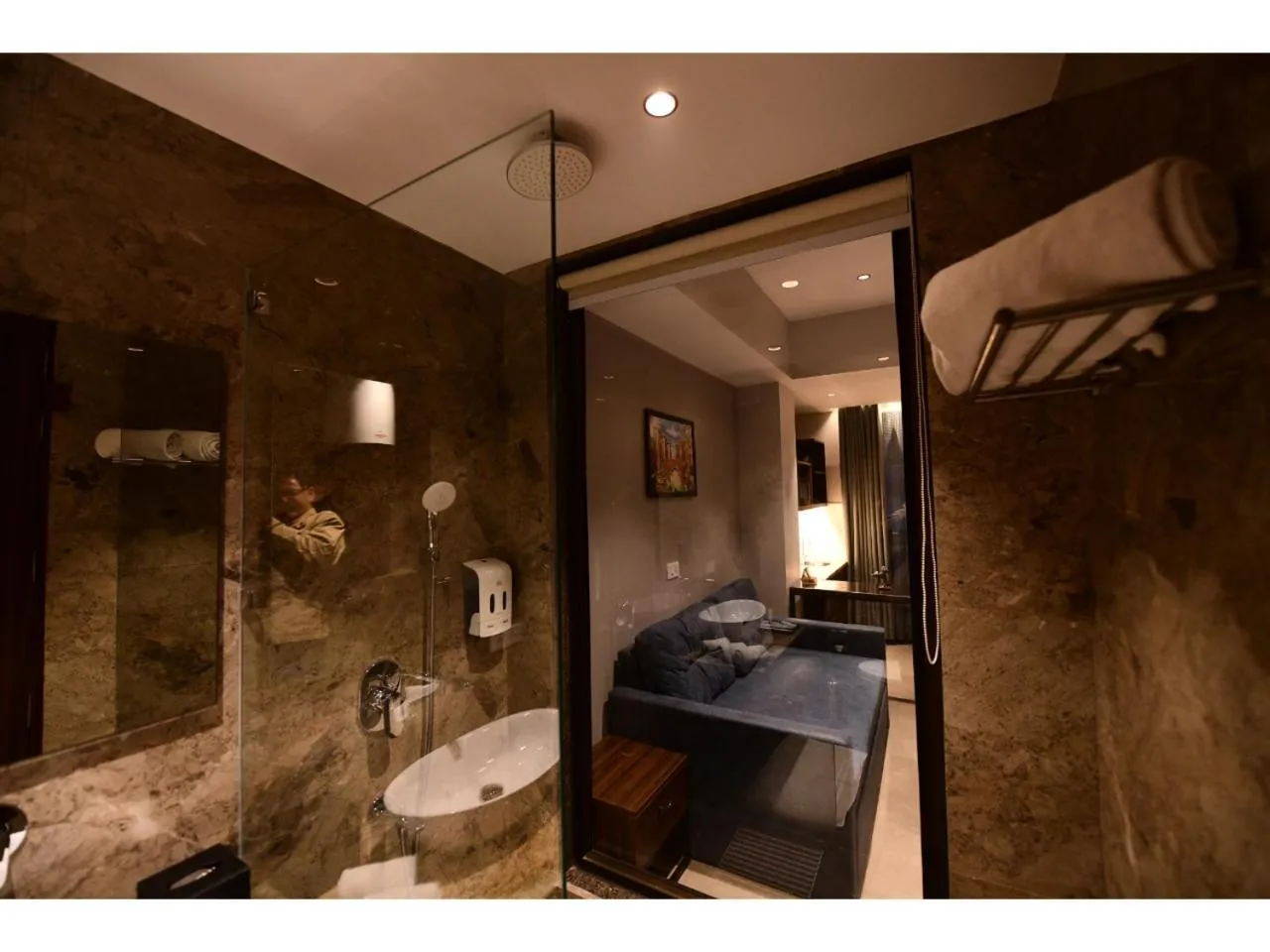 Shower in Belvedere Suites
