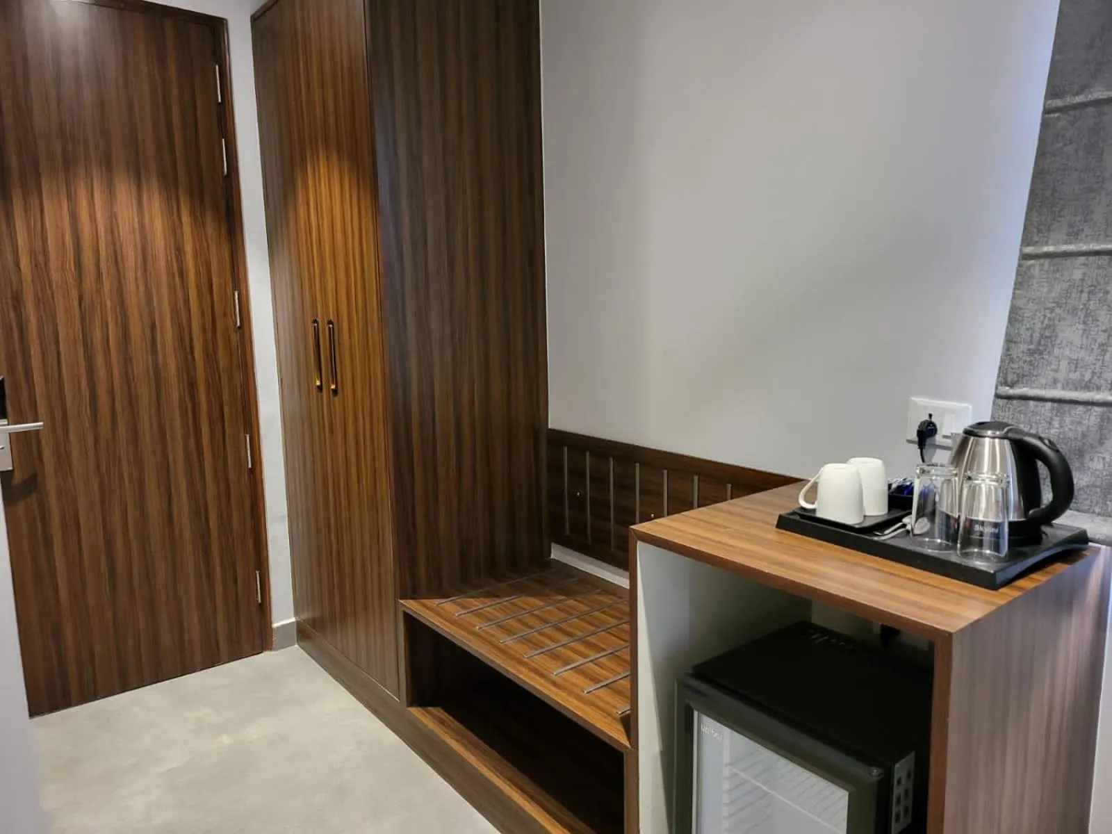 Coffee/tea facilities in Belvedere Suites