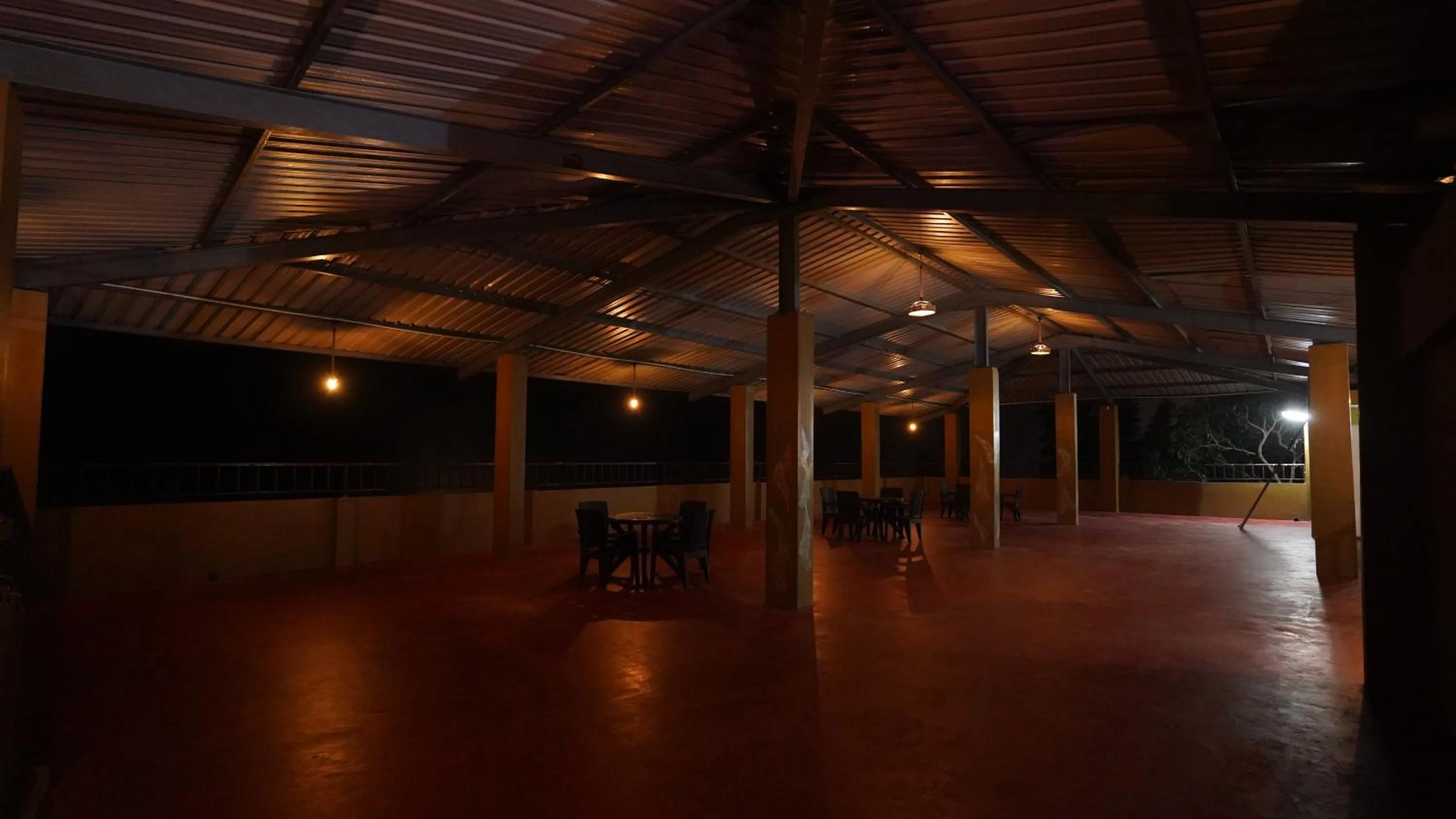 Night in HR DUKES DEN RESORT