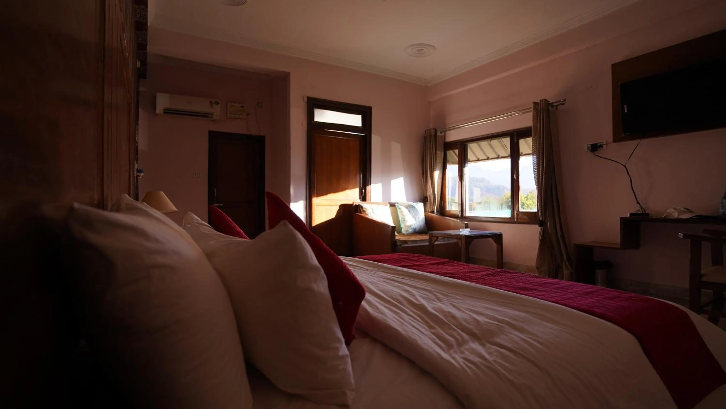 Bed in HR DUKES DEN RESORT