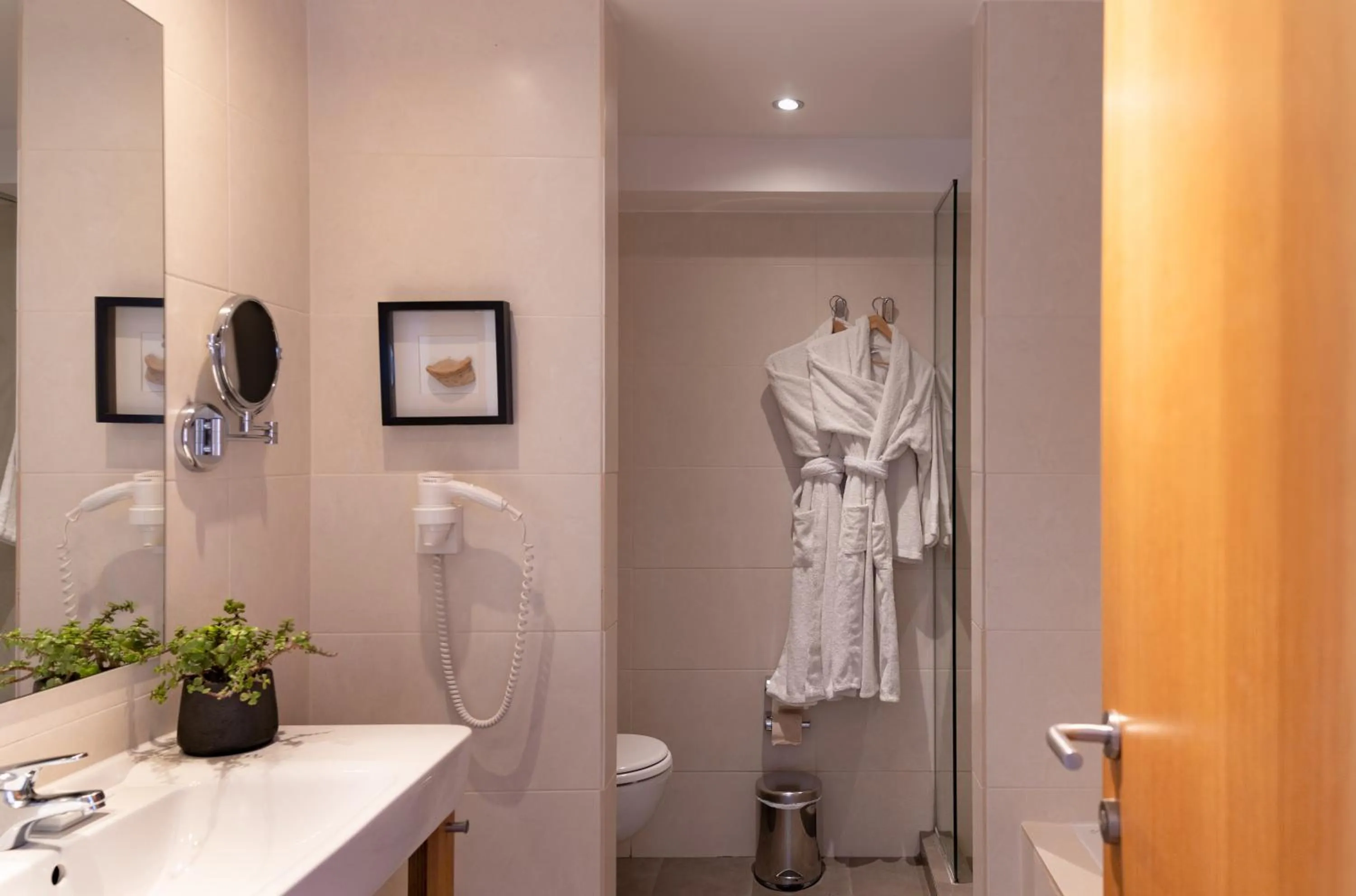 Shower in The Athens Gate Hotel