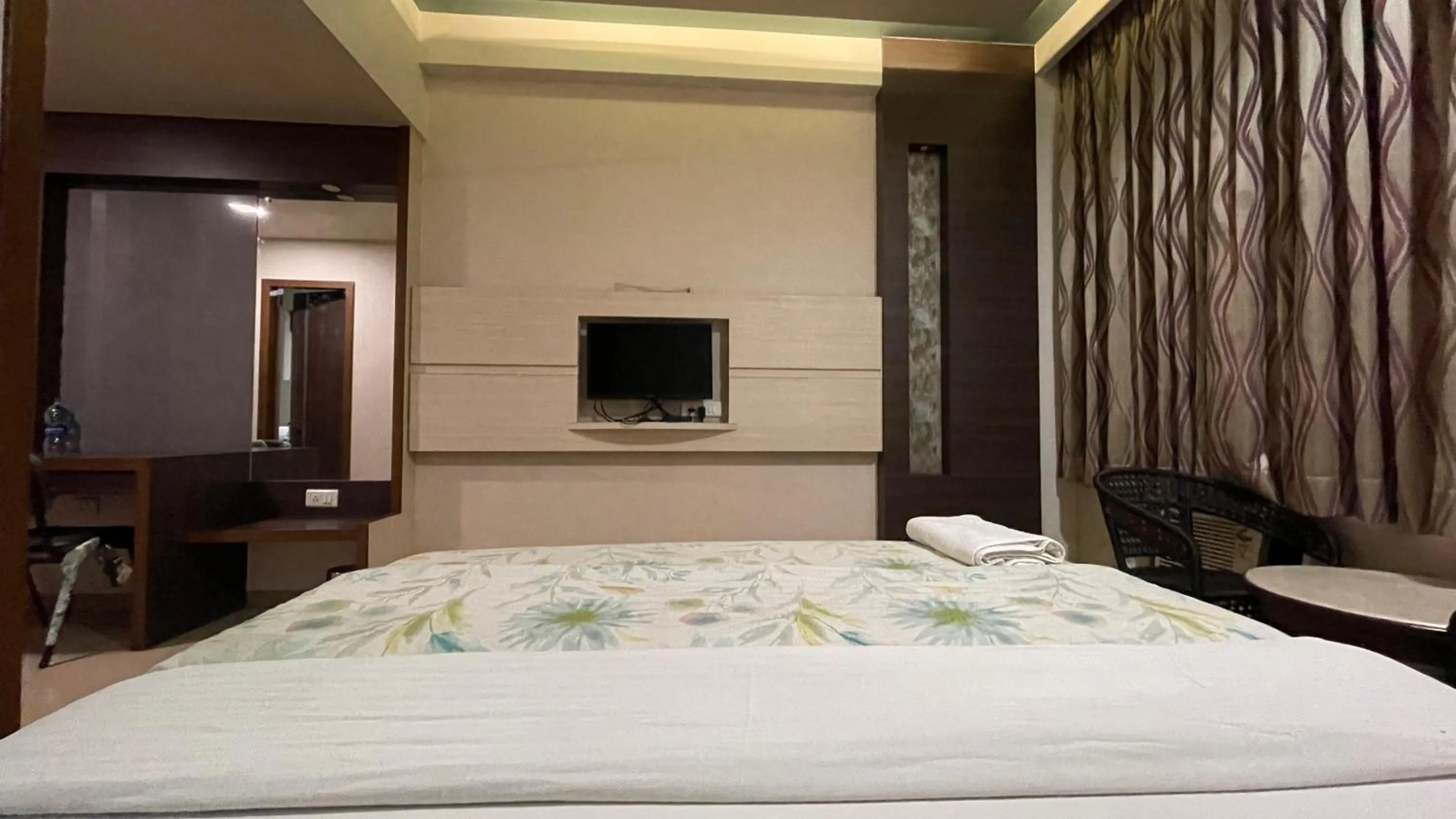 Bed in Hotel Sarovar Residency