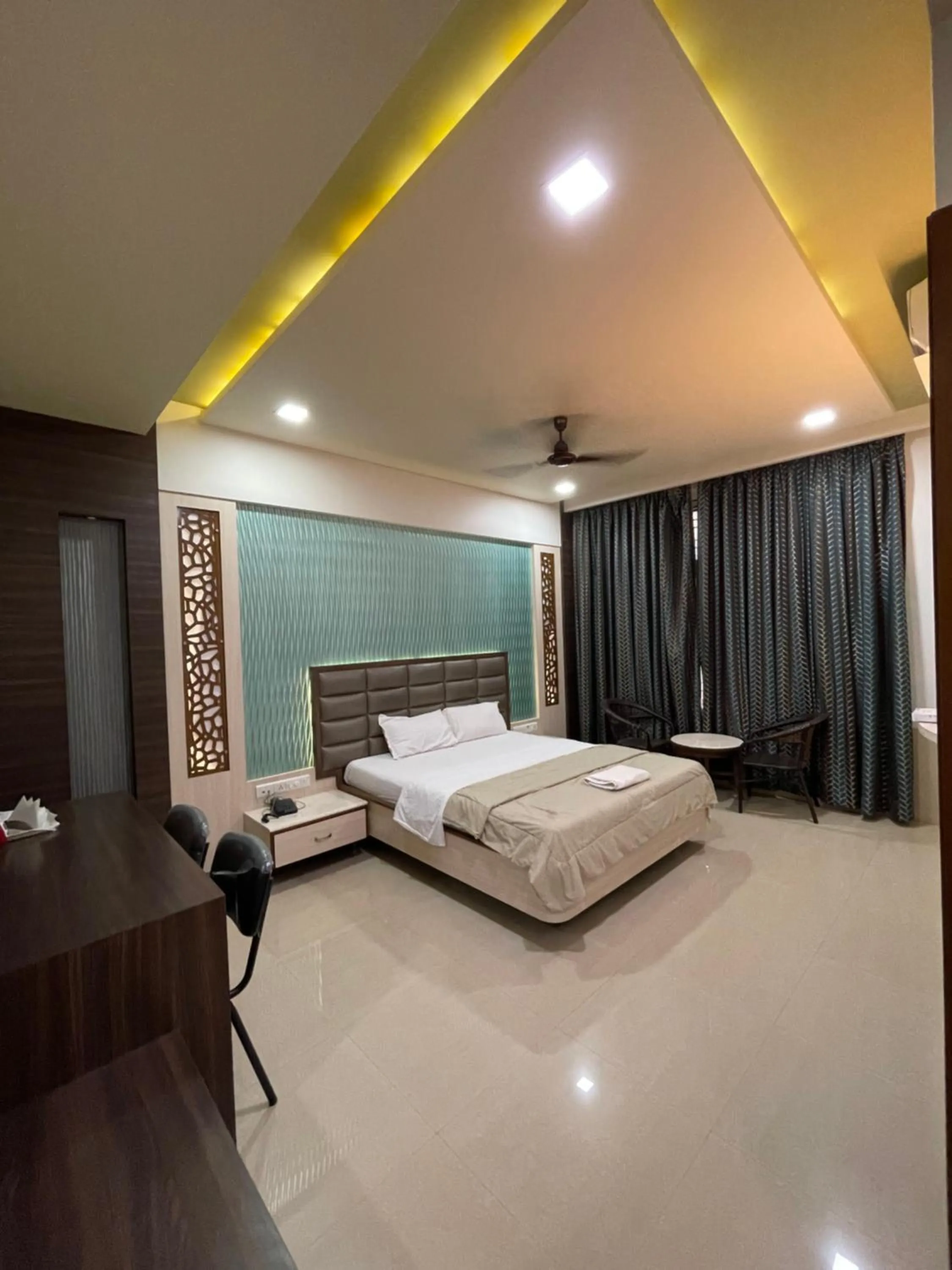 Bed in Hotel Sarovar Residency