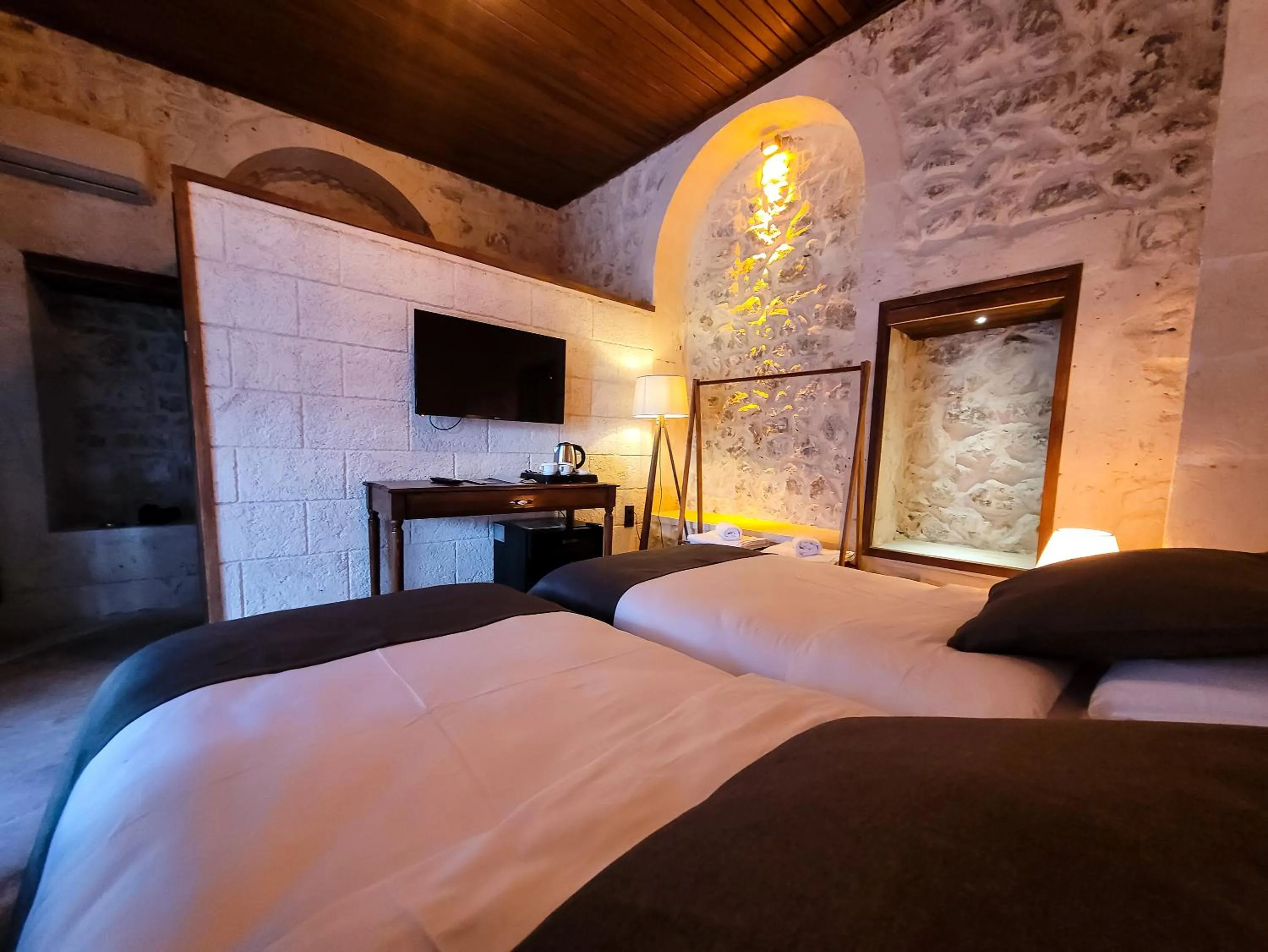 Bed in Reji Boutique Hotel