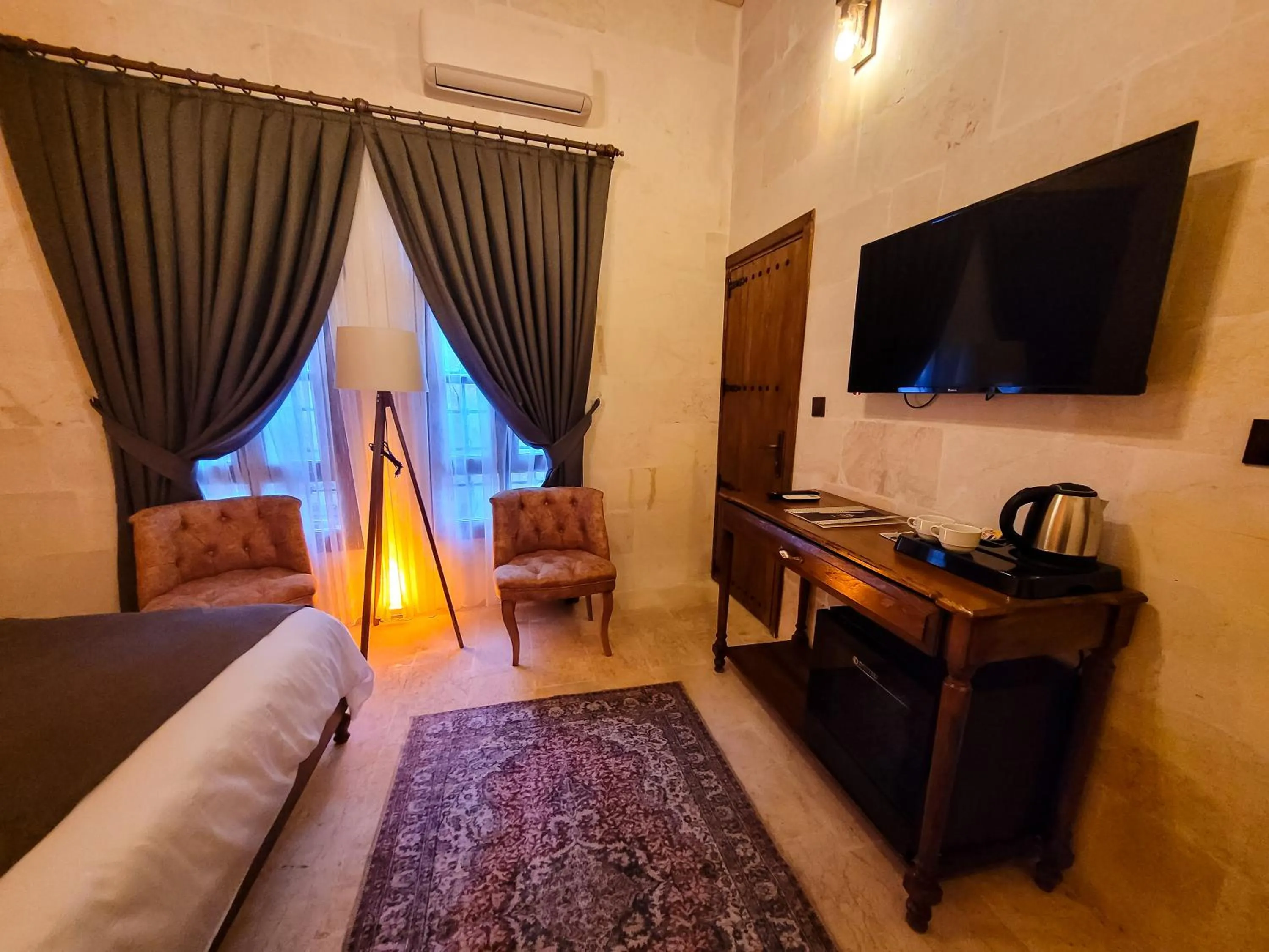 Bed in Reji Boutique Hotel