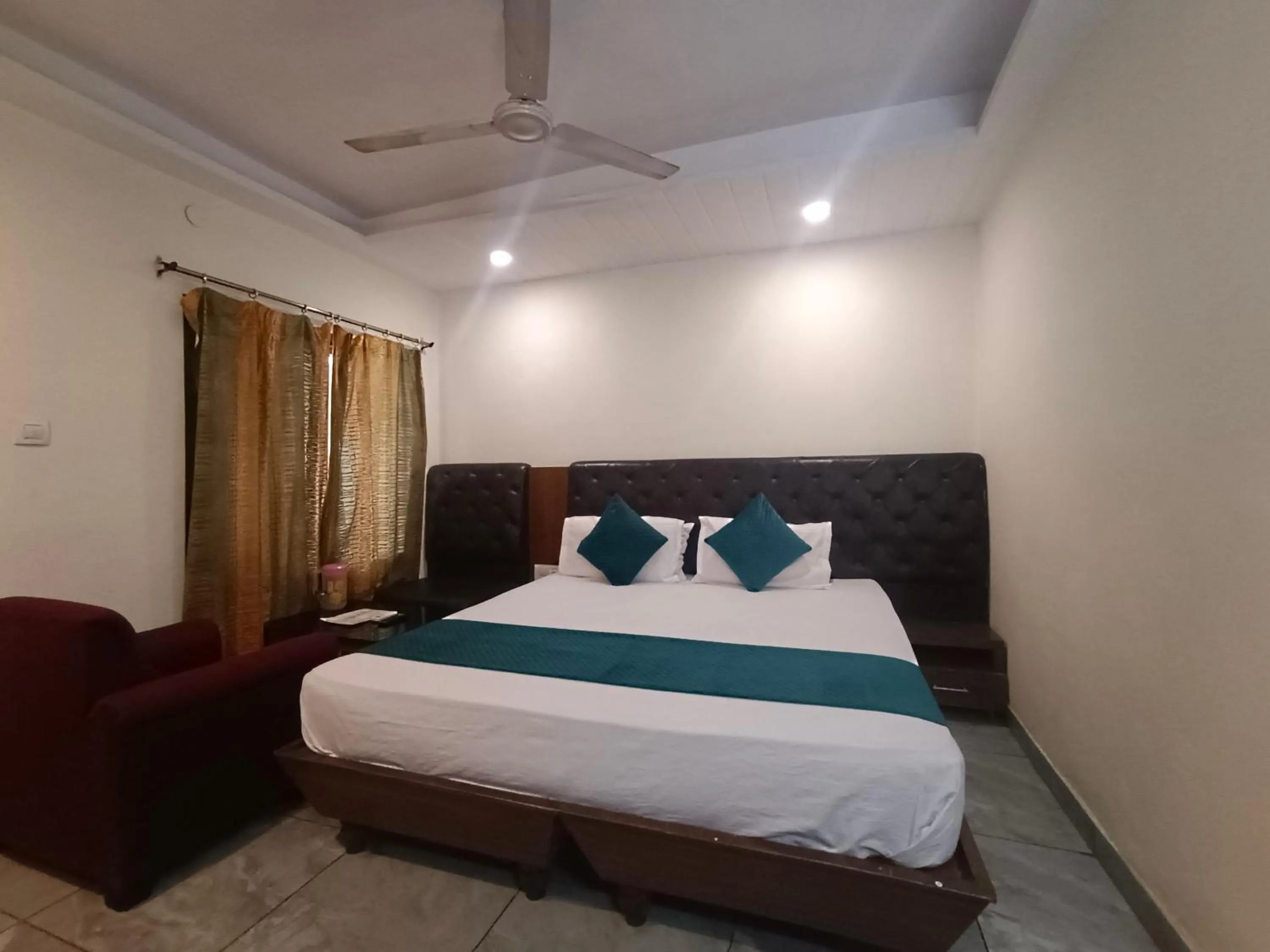 Bed in Hotel Ganga Azure@ Har Ki Pauri Road