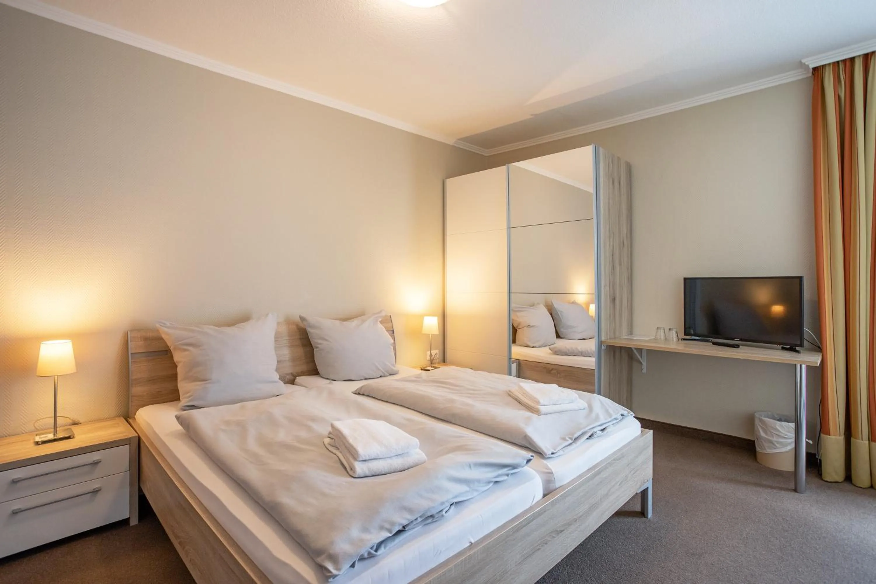 Photo of the whole room, Bed in Lieblingsplatz Hotel Seedeich