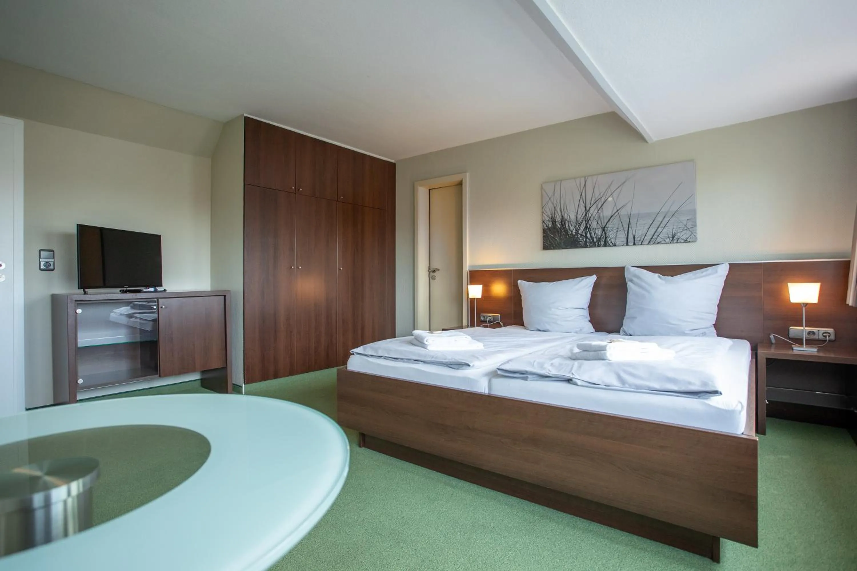 Photo of the whole room, Bed in Lieblingsplatz Hotel Seedeich