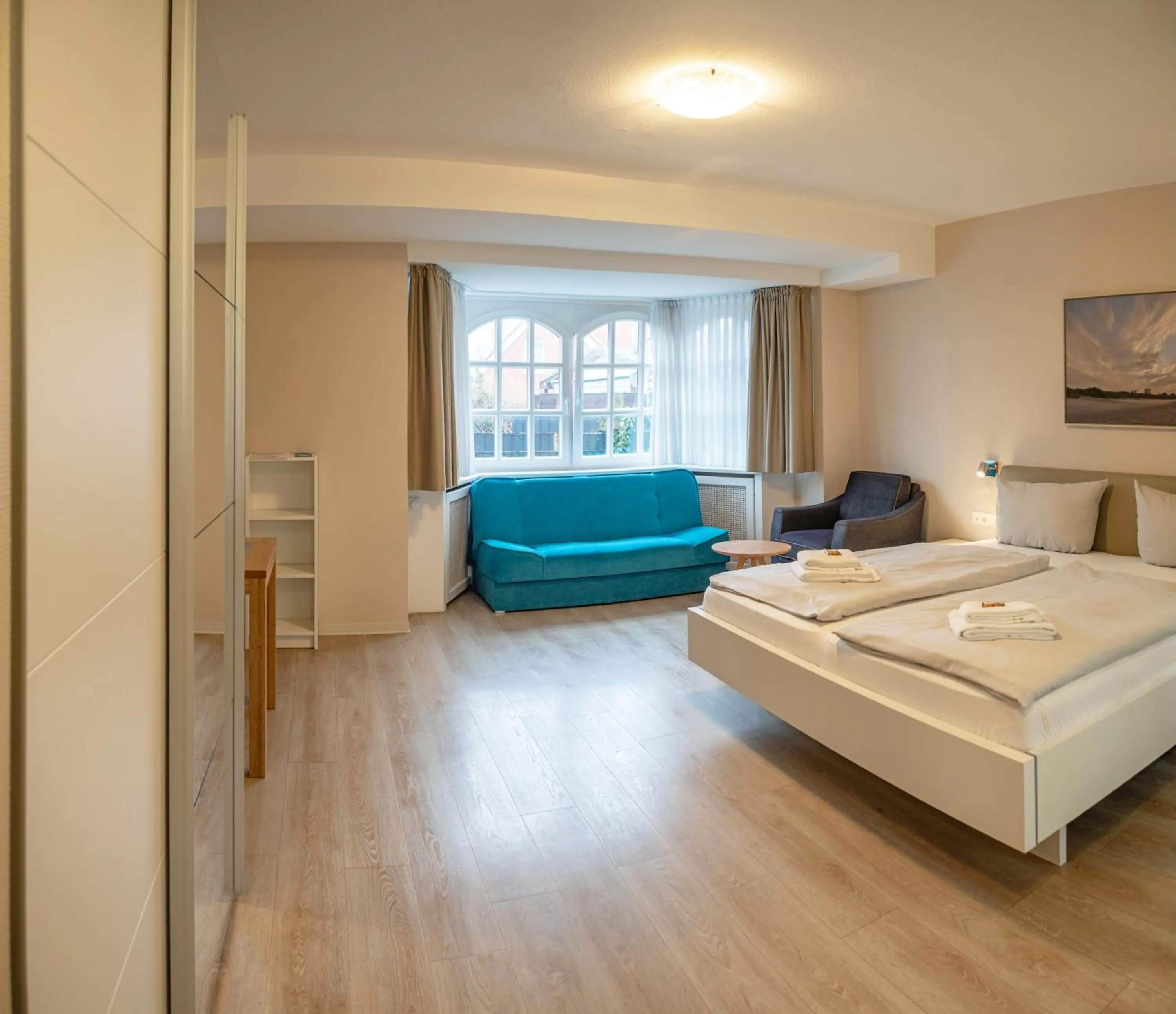 Photo of the whole room, Bed in Lieblingsplatz Hotel Seedeich